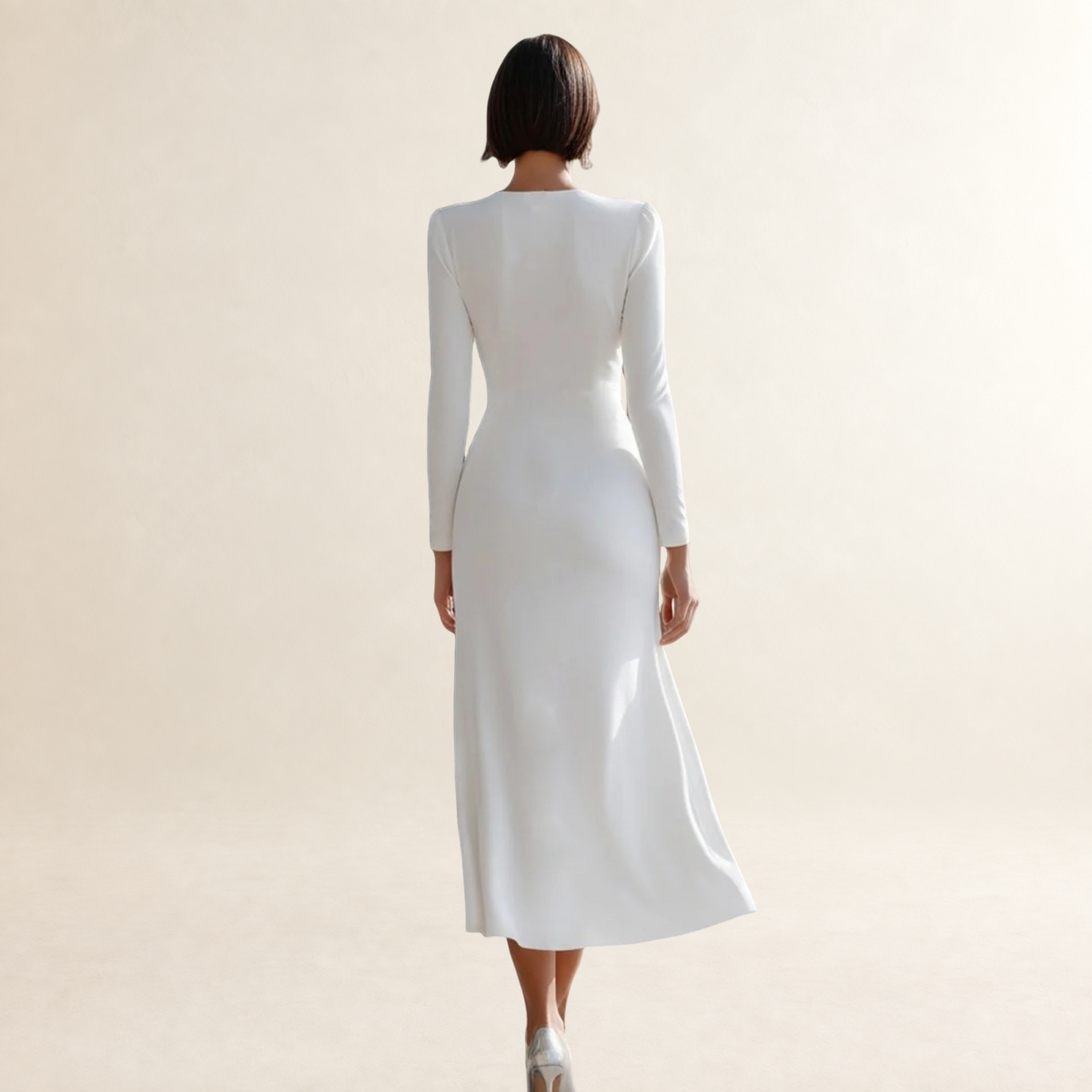 Vestido midi de manga larga con escote en V fruncido y dobladillo acampanado