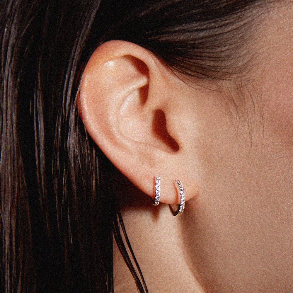 Maila – Aros plateados con brillo