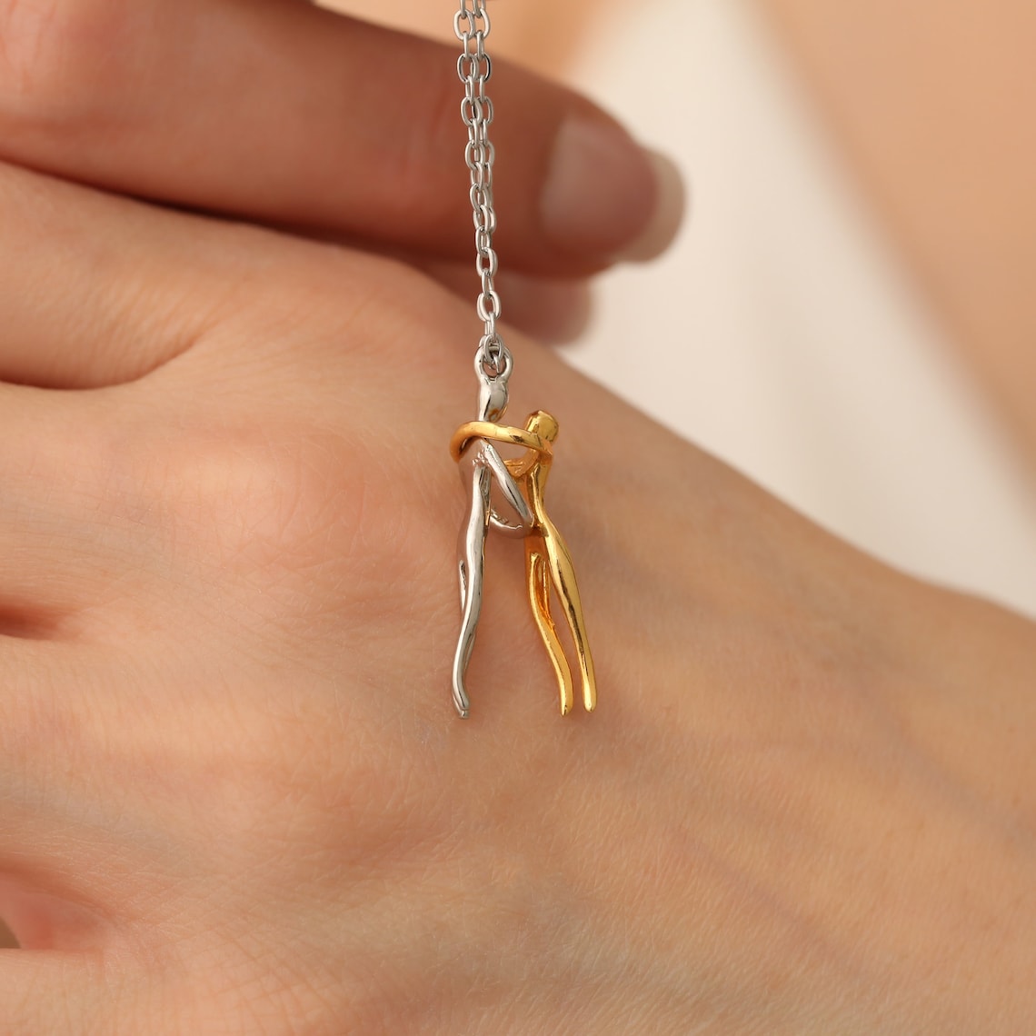 Colgante Love Hug - Collar de pareja con abrazo