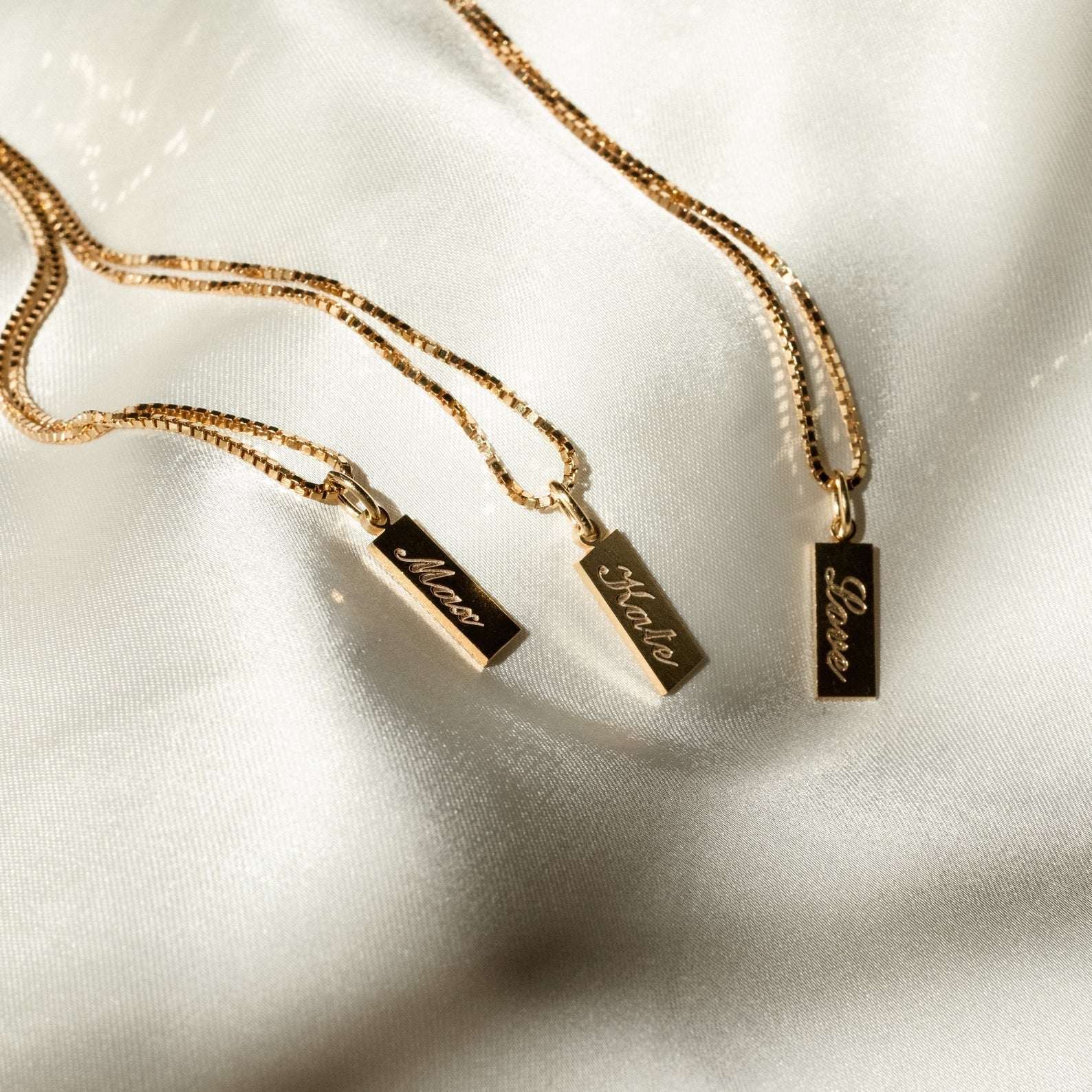 Lina – Cadena de Placa Fina Personalizada
