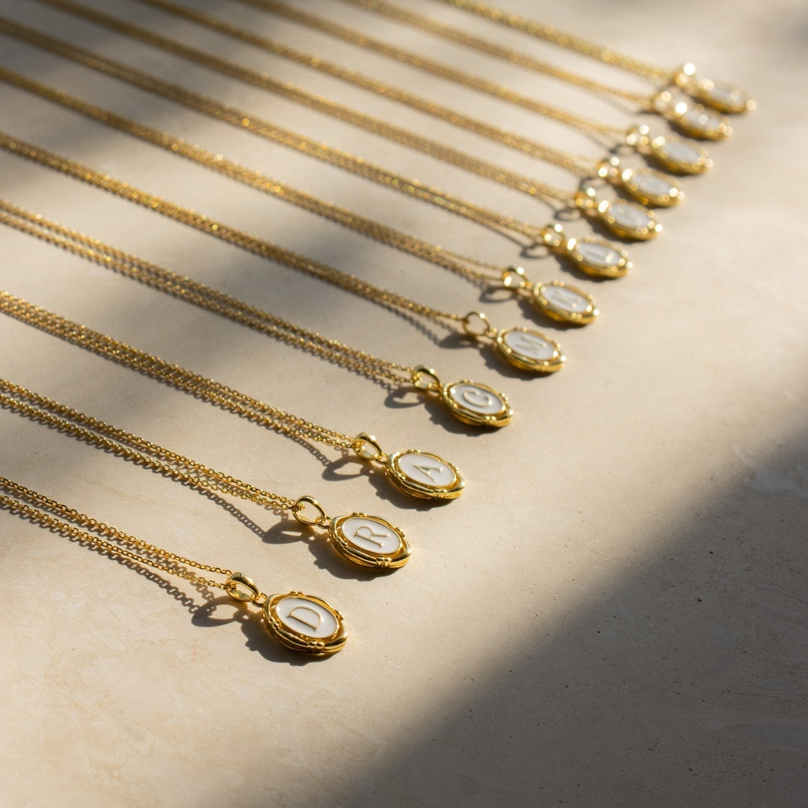 Camille – Collar con colgante con inicial personalizada