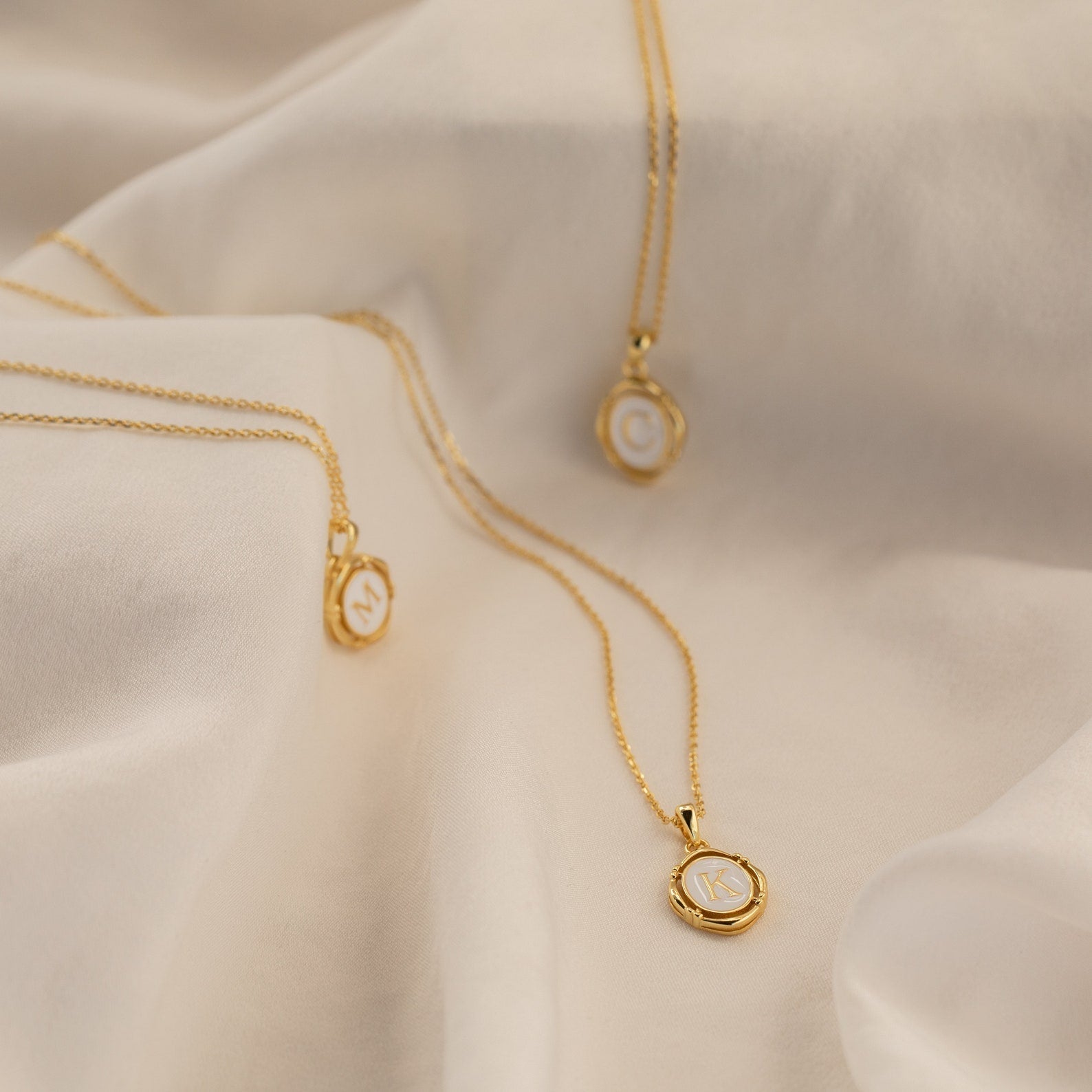Camille – Collar con colgante con inicial personalizada