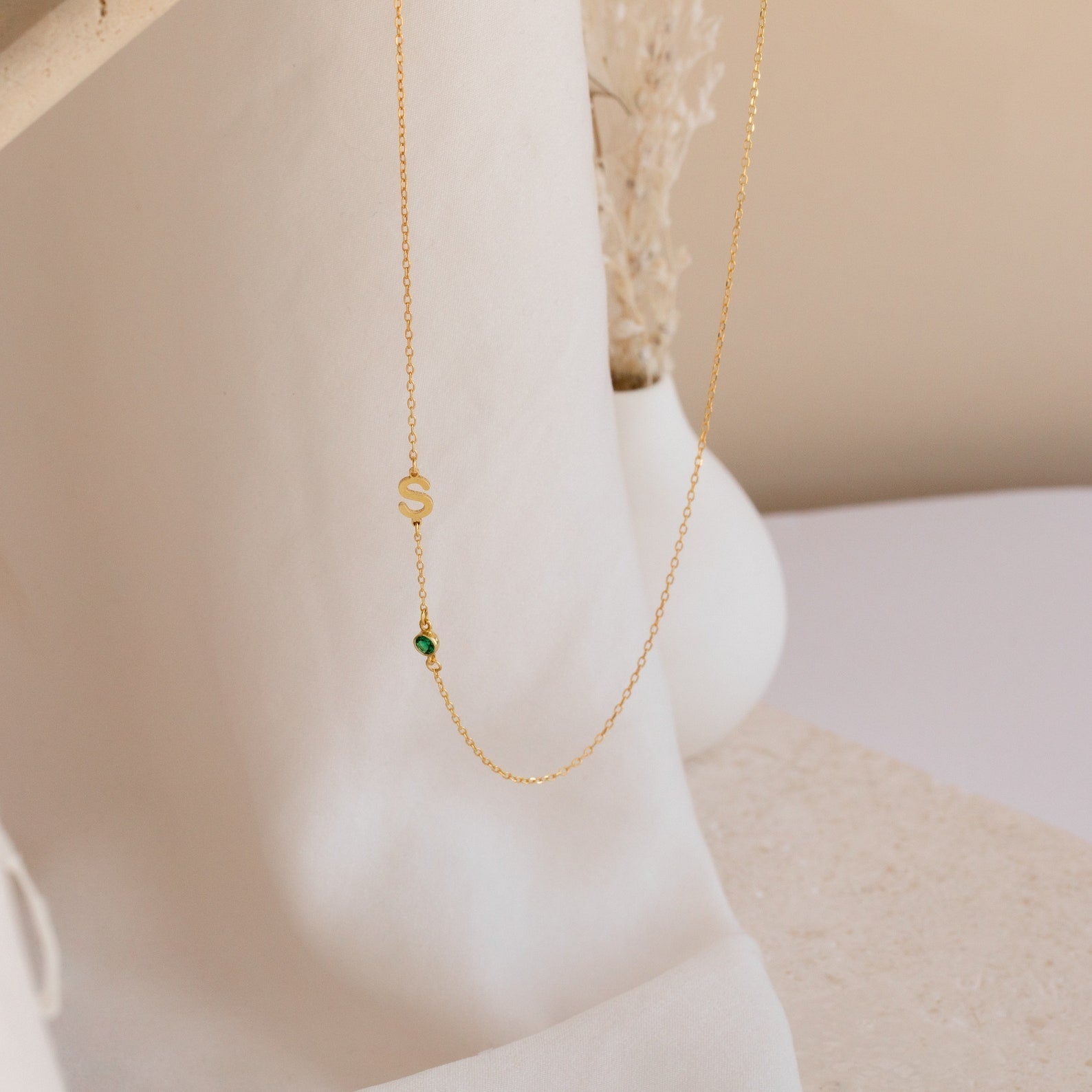 Colgante de Letra con Piedra - Collar de Iniciales Personalizadas