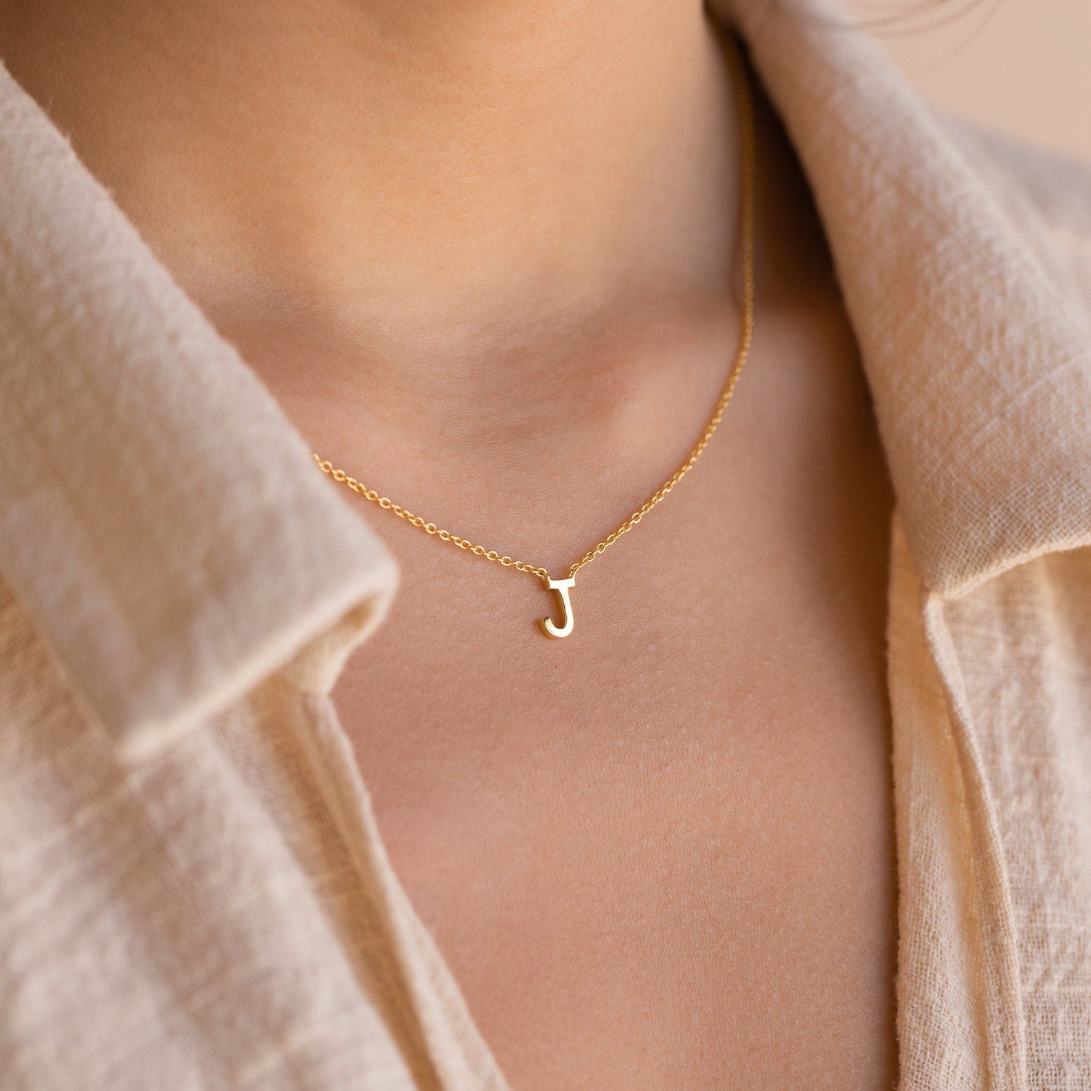 Jasmine – Collar delicado con inicial personalizada