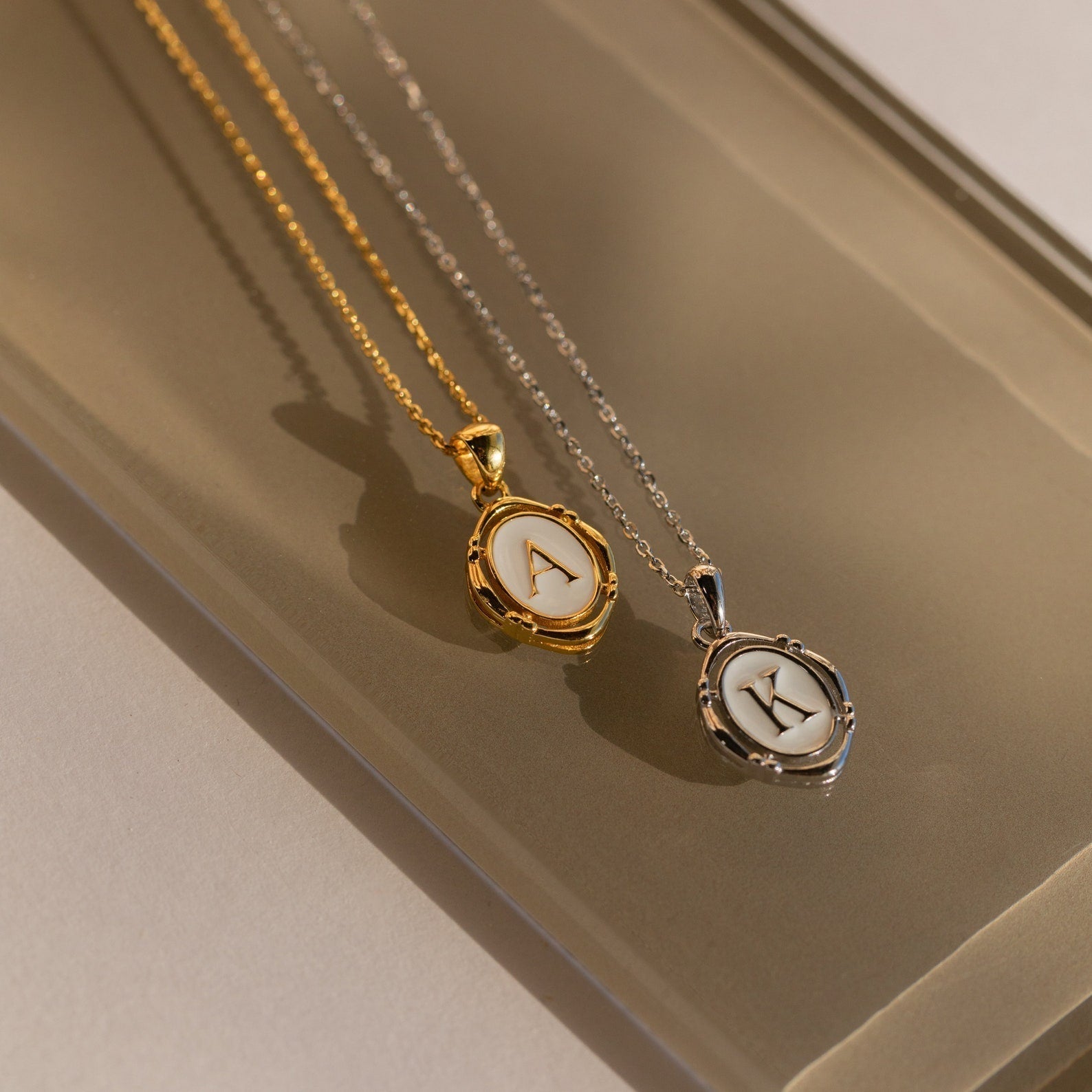 Camille – Collar con colgante con inicial personalizada