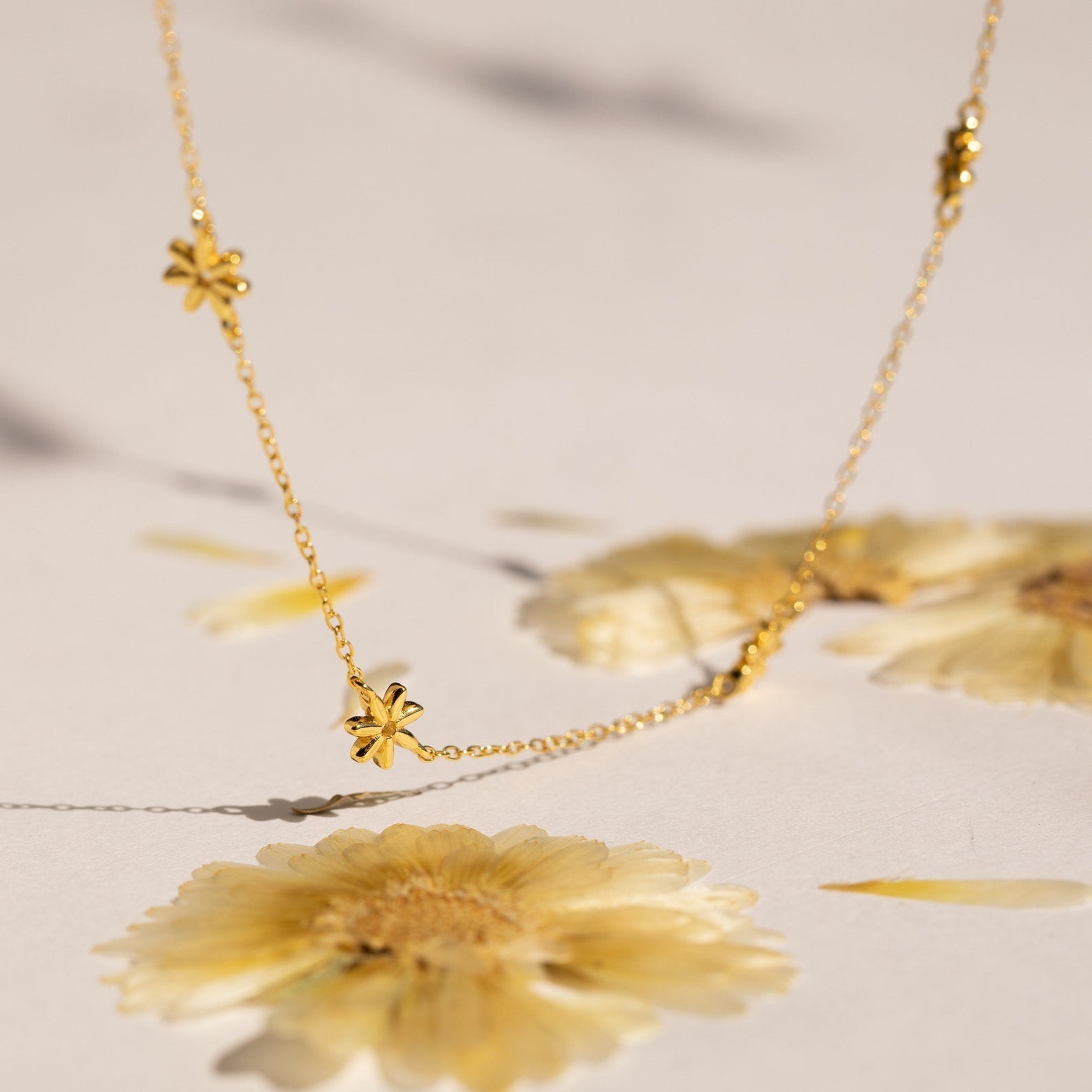 Collar de flor - collar de margaritas con perlas