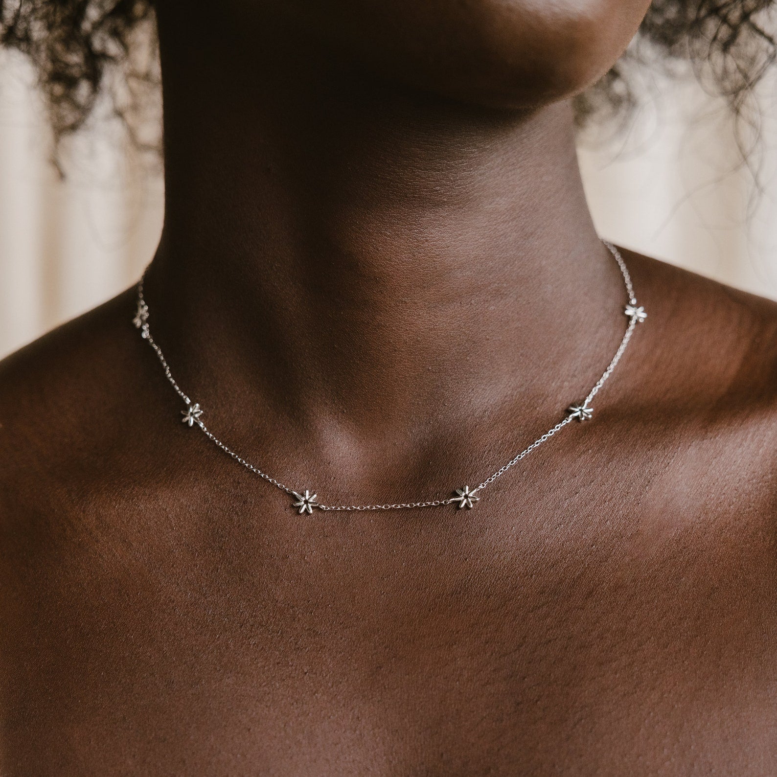 Collar de flor - collar de margaritas con perlas