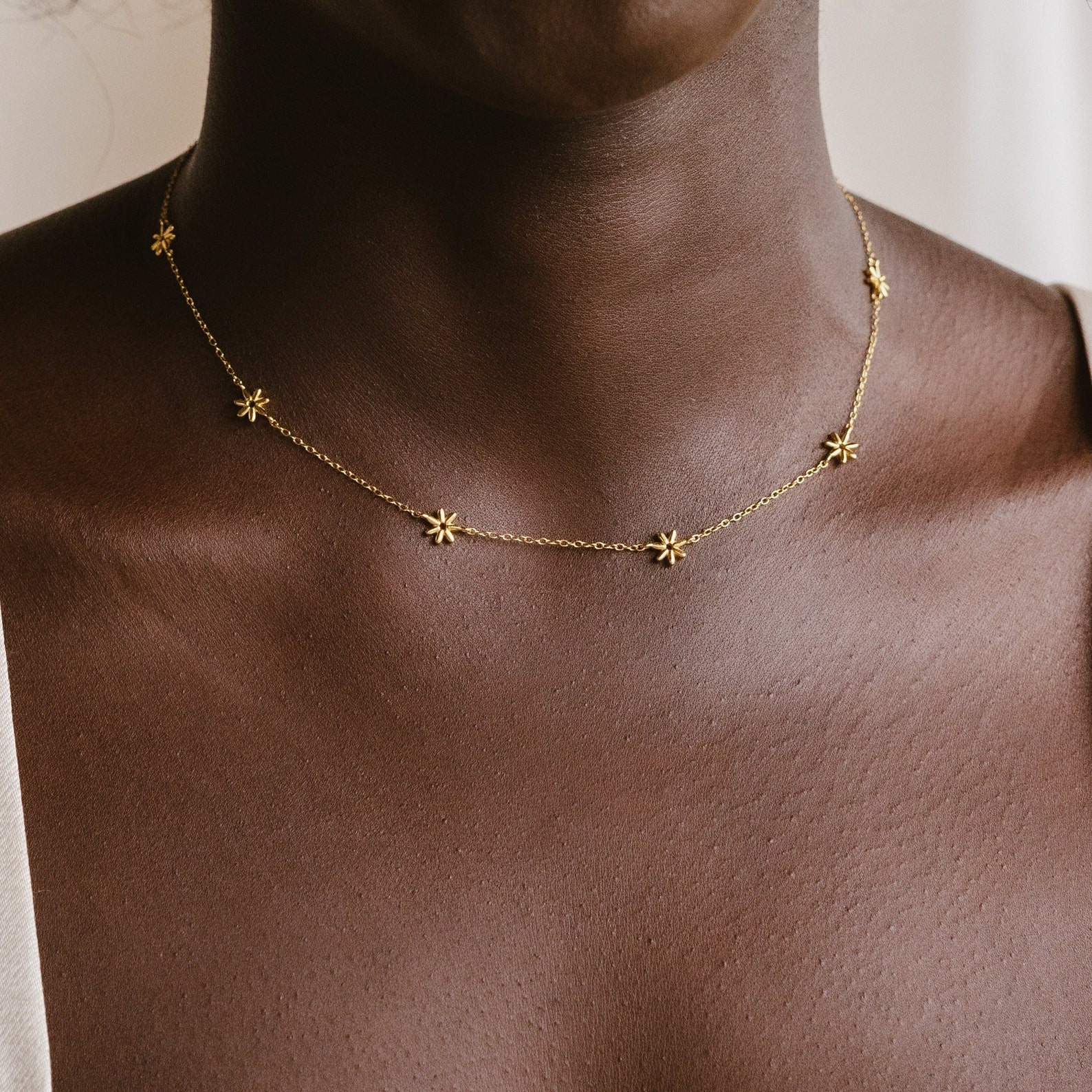 Collar de flor - collar de margaritas con perlas