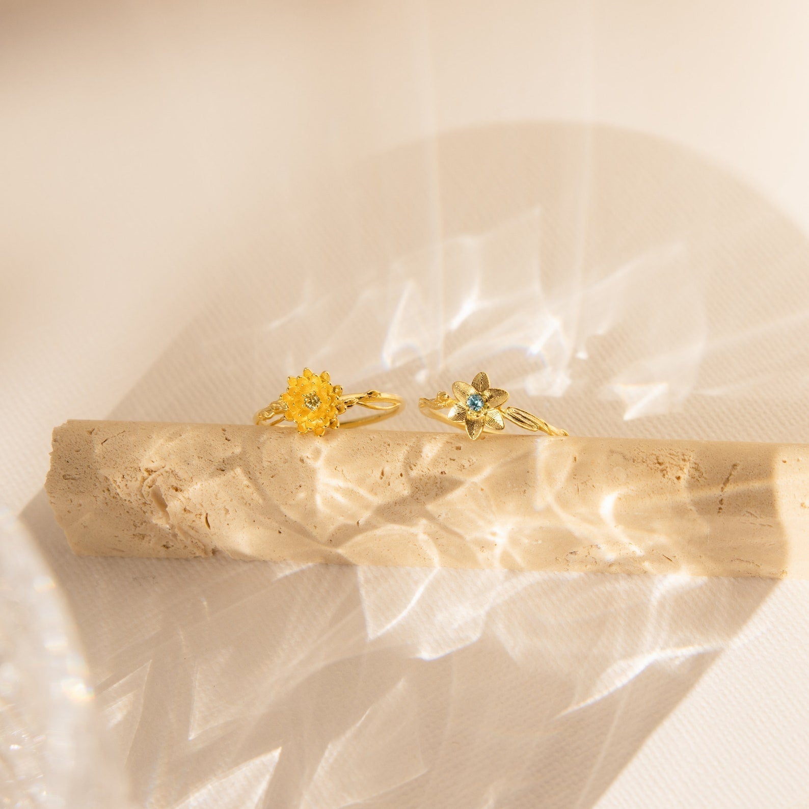 Flora – Anillo de flores con piedra de nacimiento