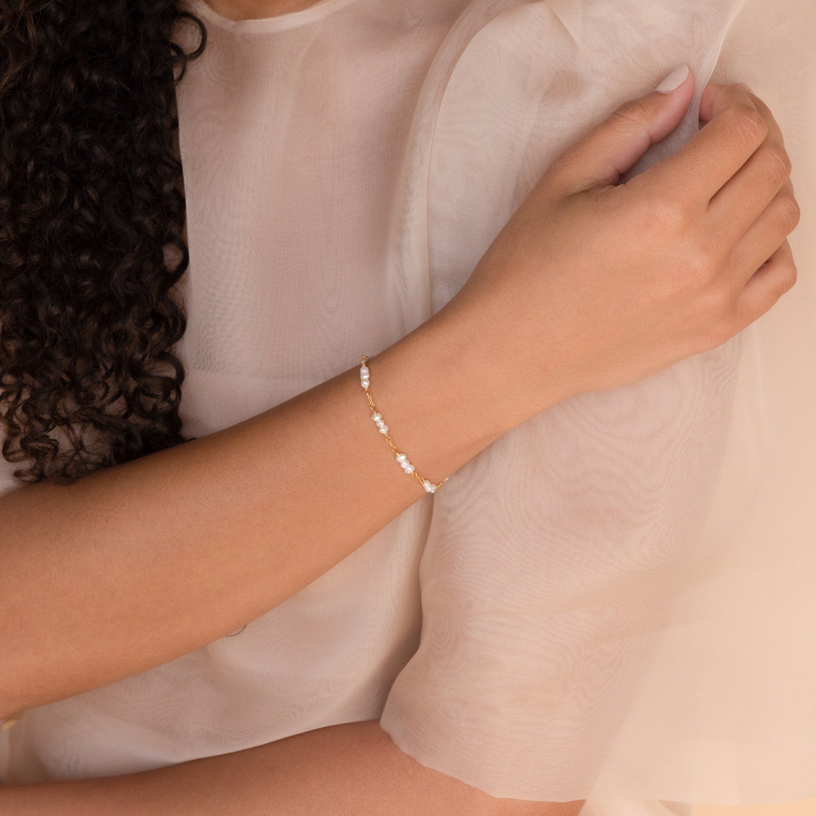 Hailey – Pulsera de perlas con estaciones