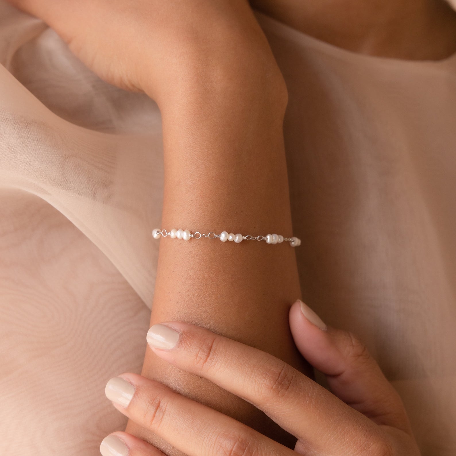 Hailey – Pulsera de perlas con estaciones