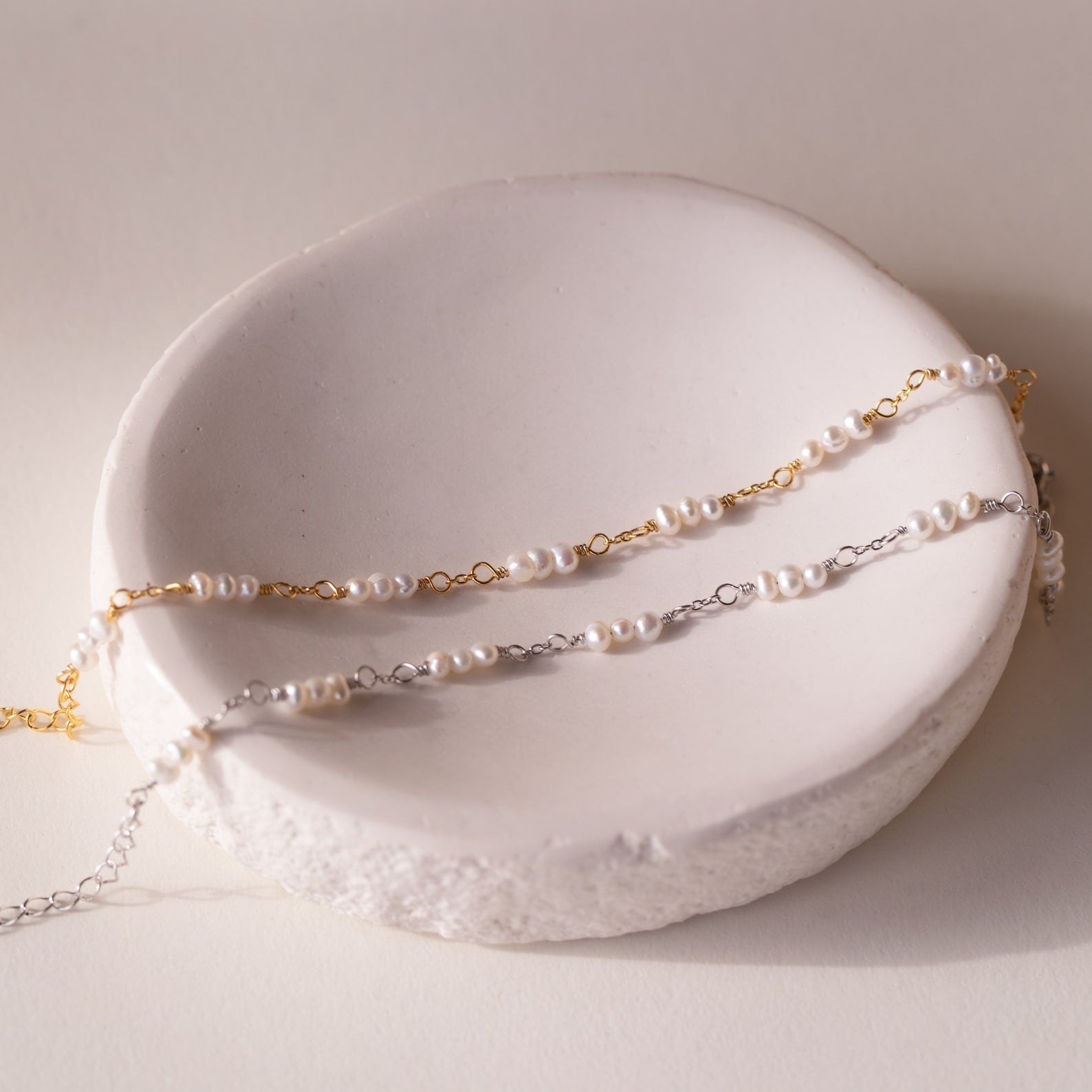 Hailey – Pulsera de perlas con estaciones