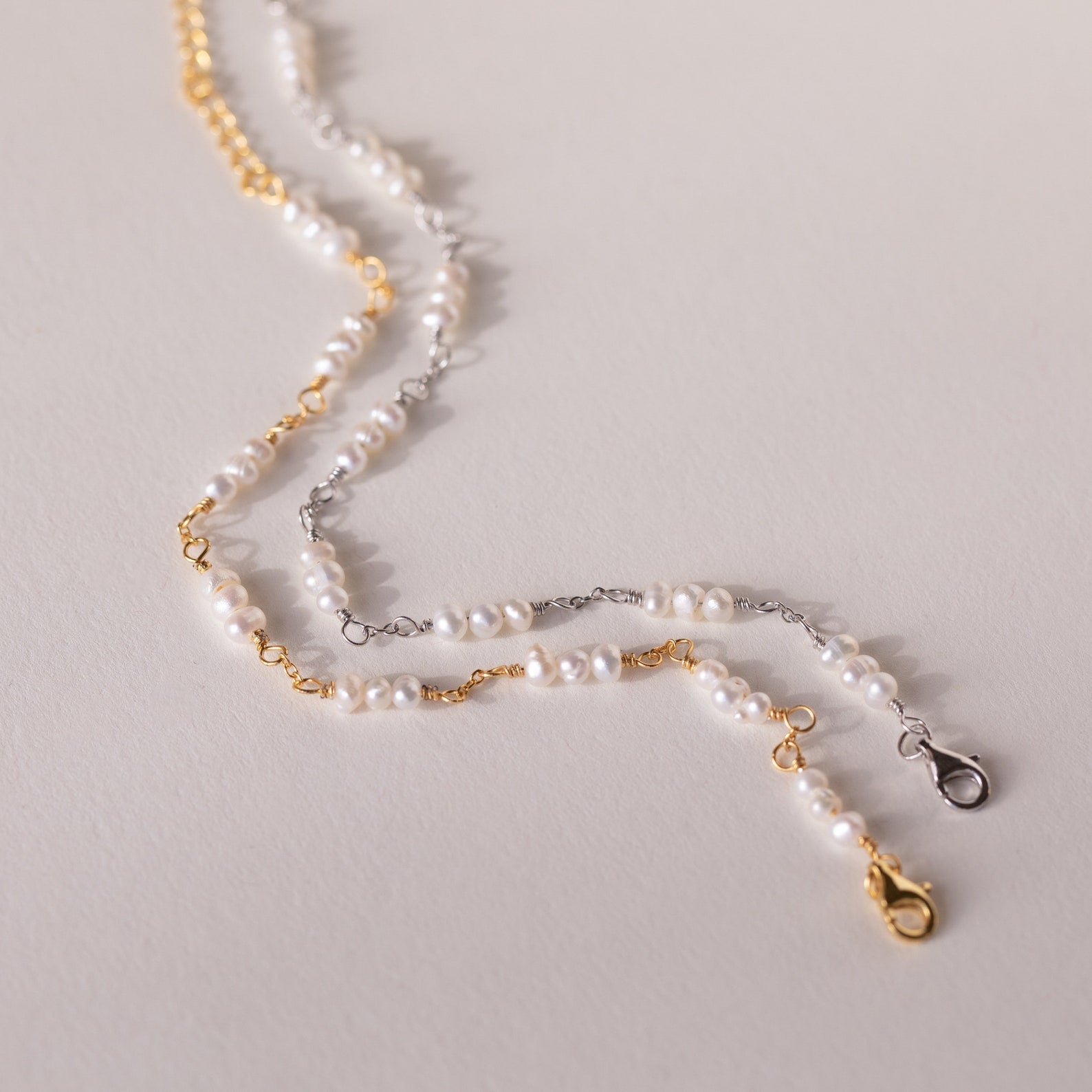 Hailey – Pulsera de perlas con estaciones