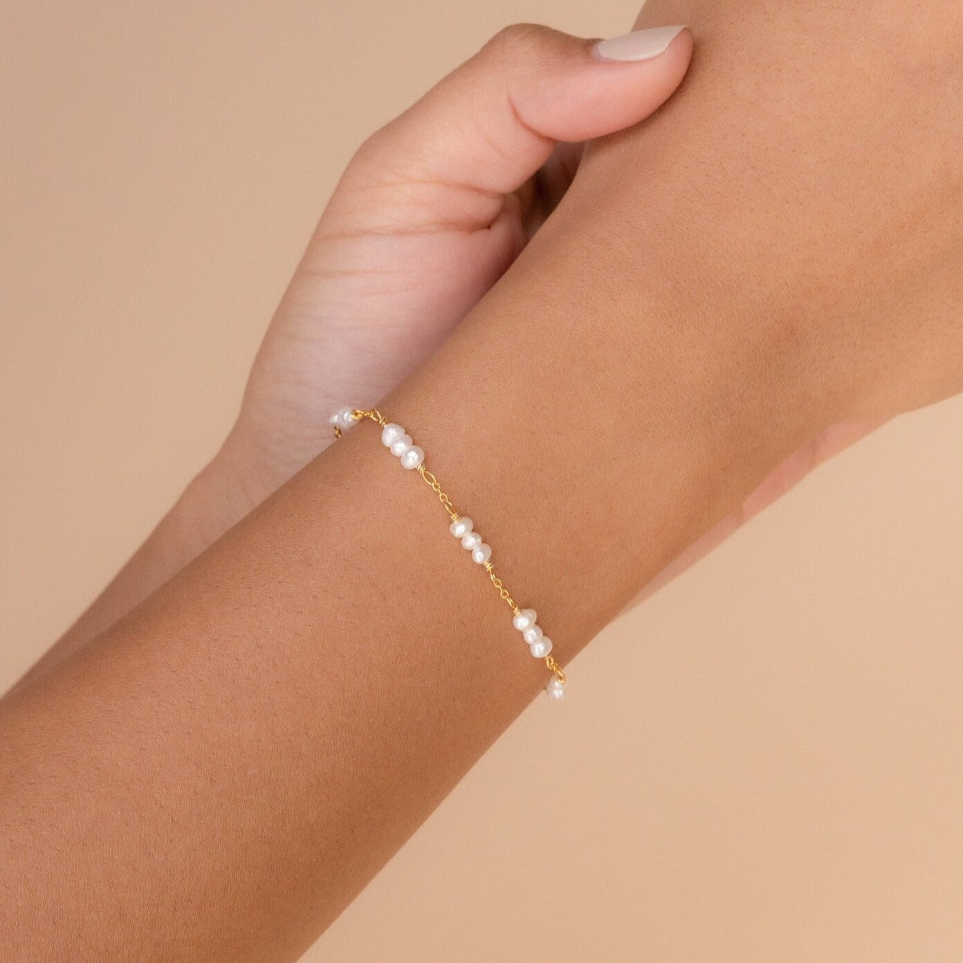 Hailey – Pulsera de perlas con estaciones
