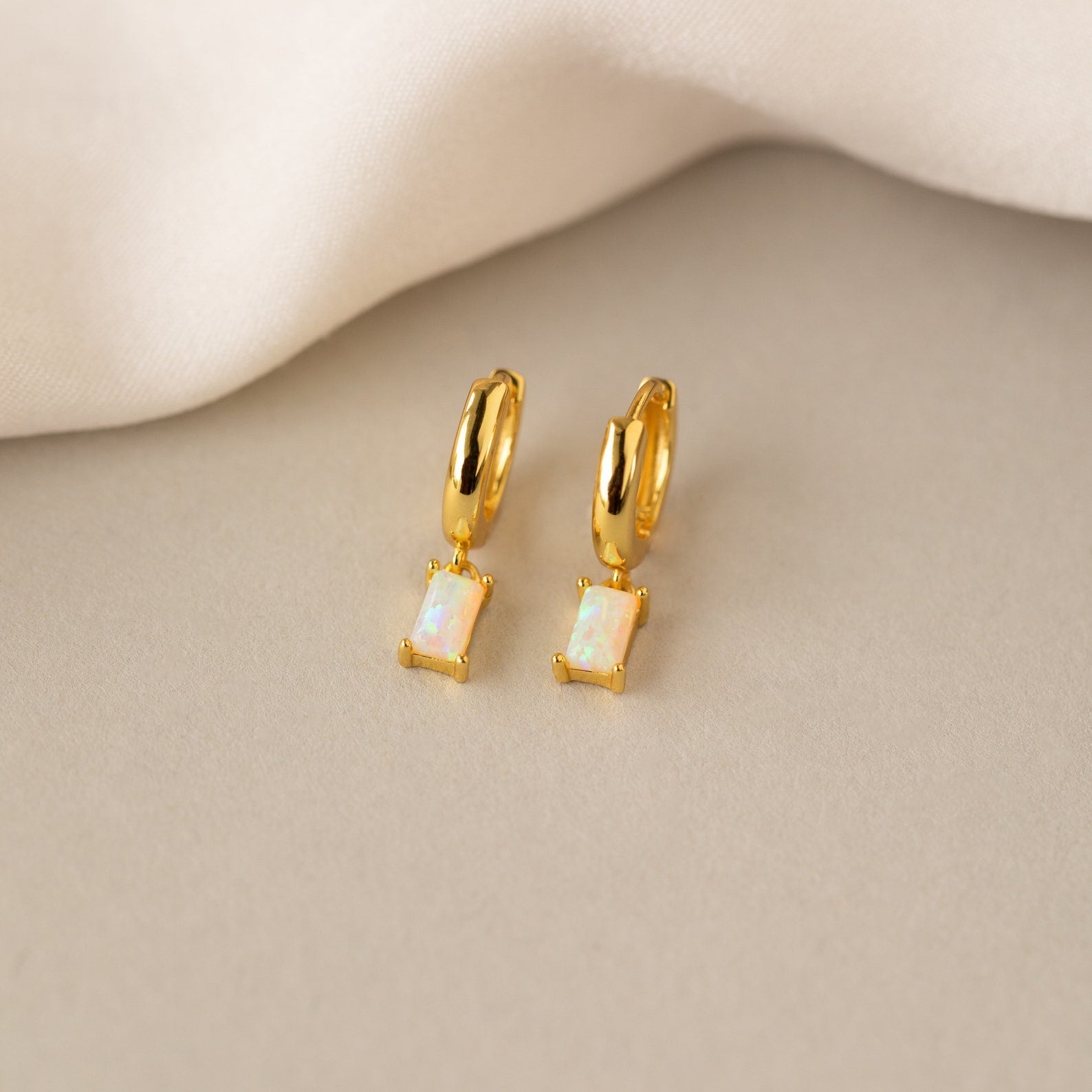 Anillos Baguette de piedra de nacimiento - Huggies de piedra de nacimiento