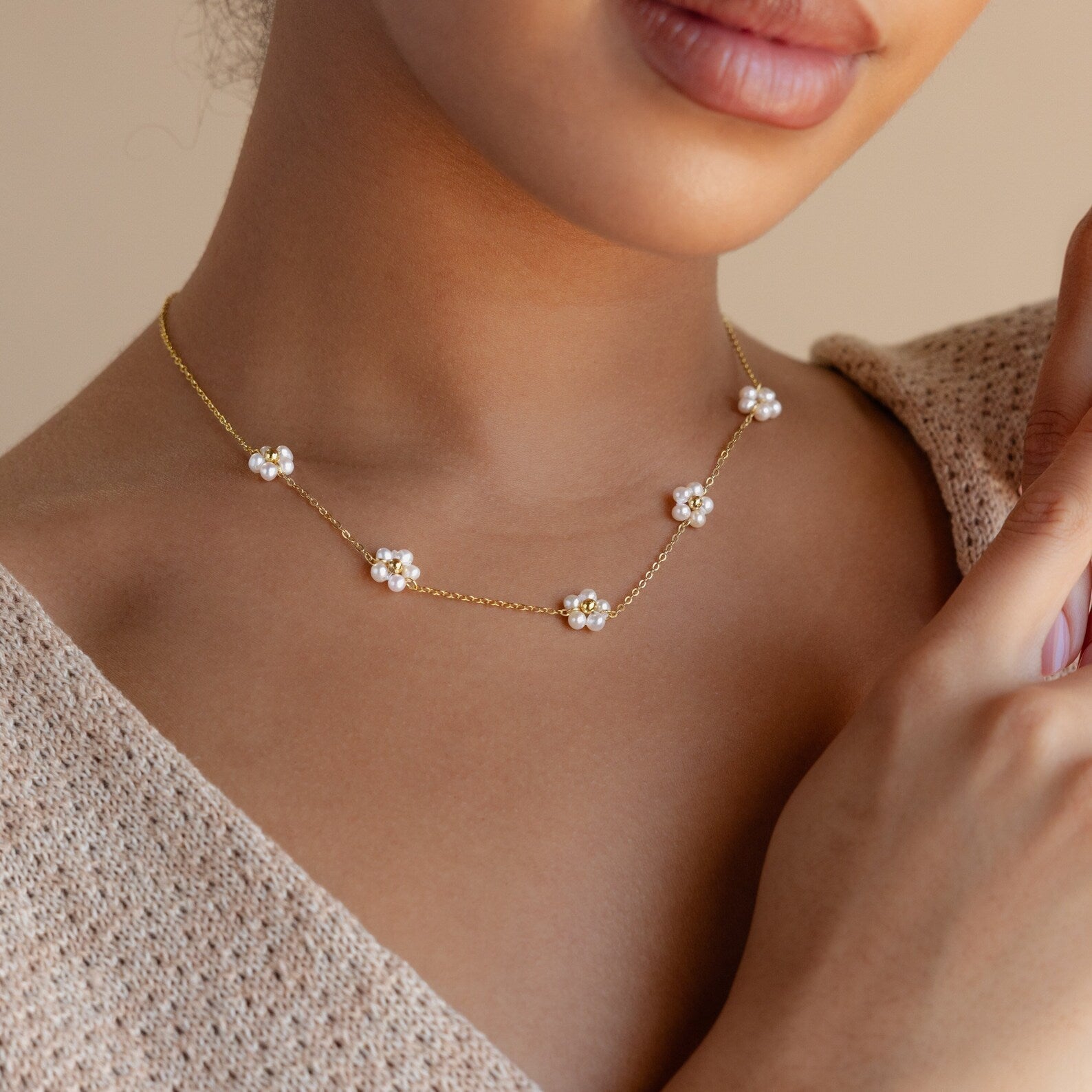 Collar de margaritas de perlas - Flores de perlas