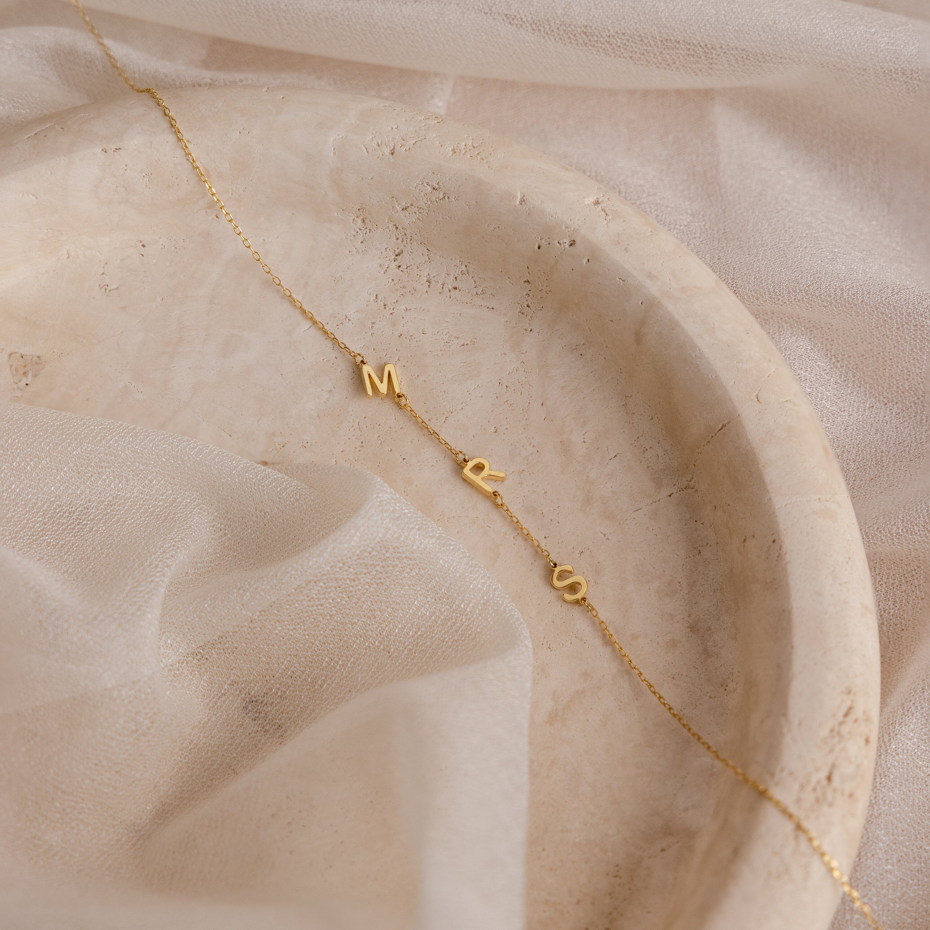 Collar con iniciales laterales - Collar de letras individual