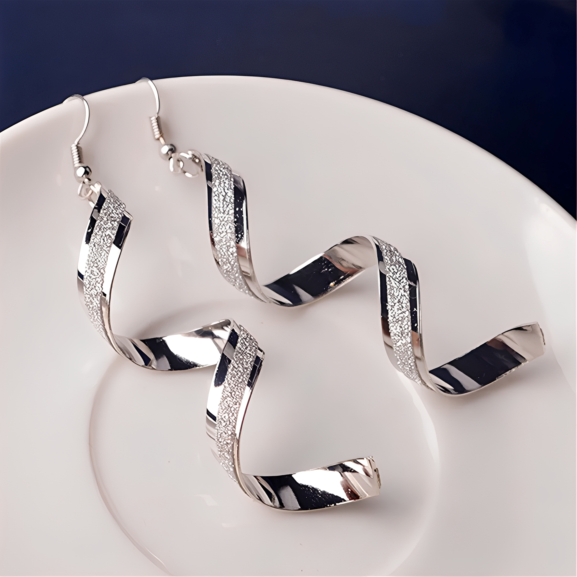 Jia – Pendientes espirales de plata brillantes