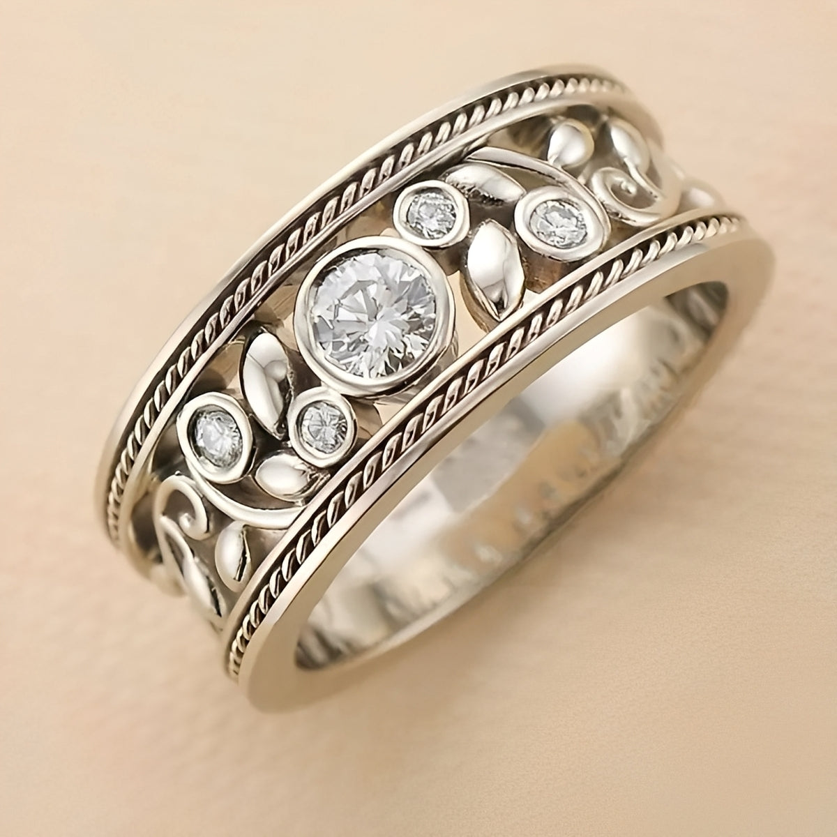 Nina – Anillo vintage de plata y circonio