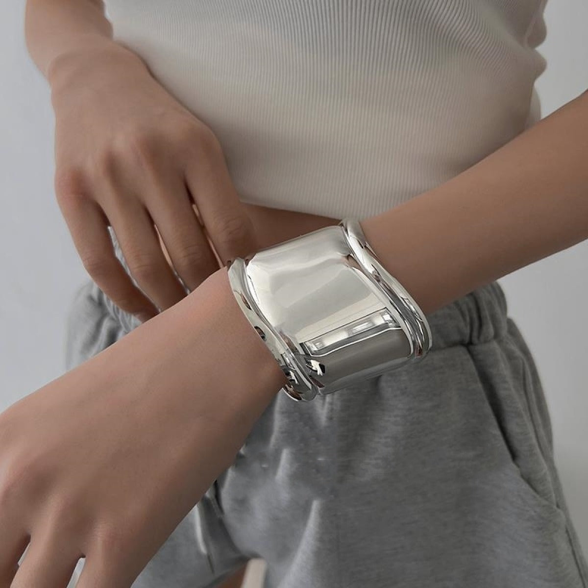 Daria – Pulsera ancha de metal