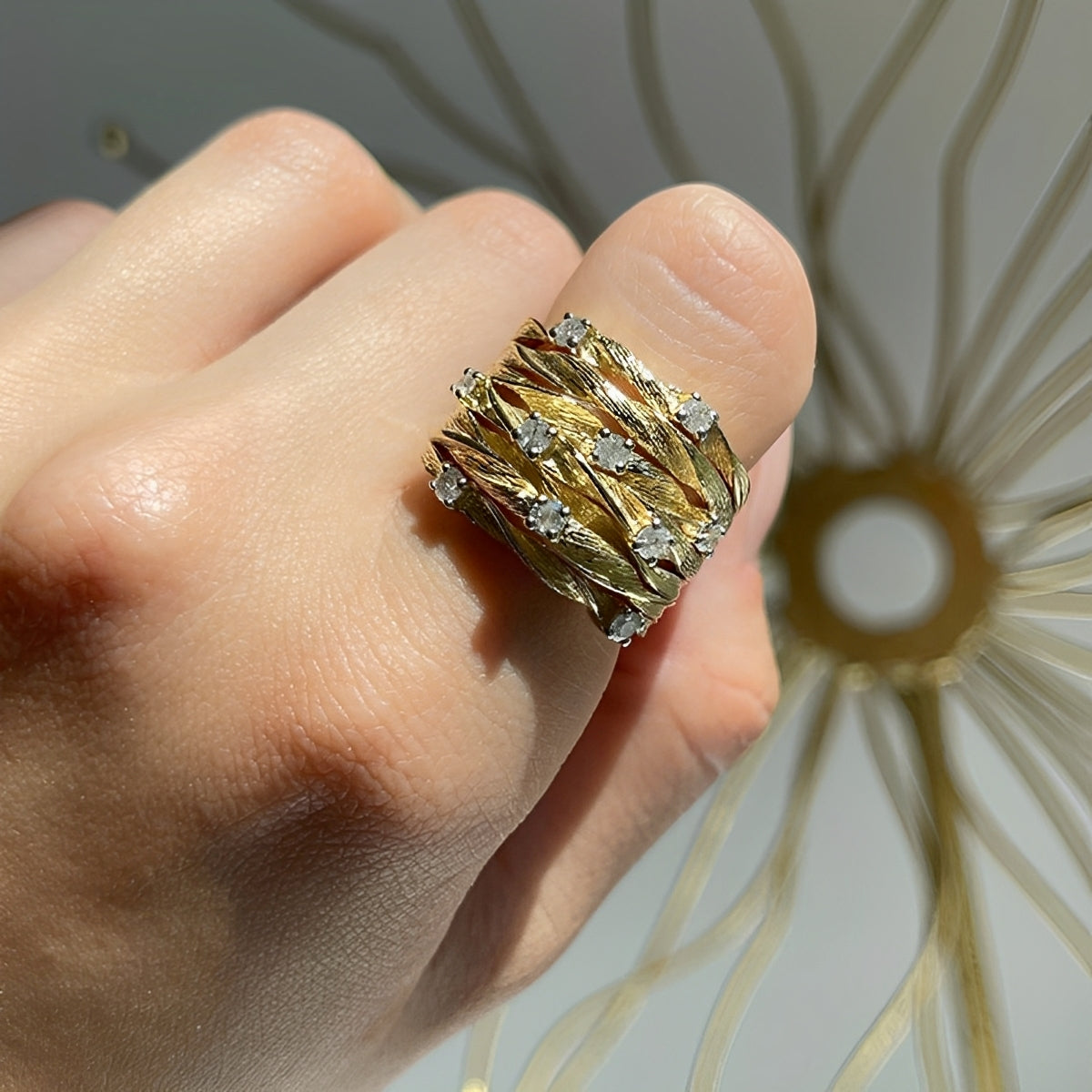 Marisse – Anillo dorado de estilo vintage con brillo sutil