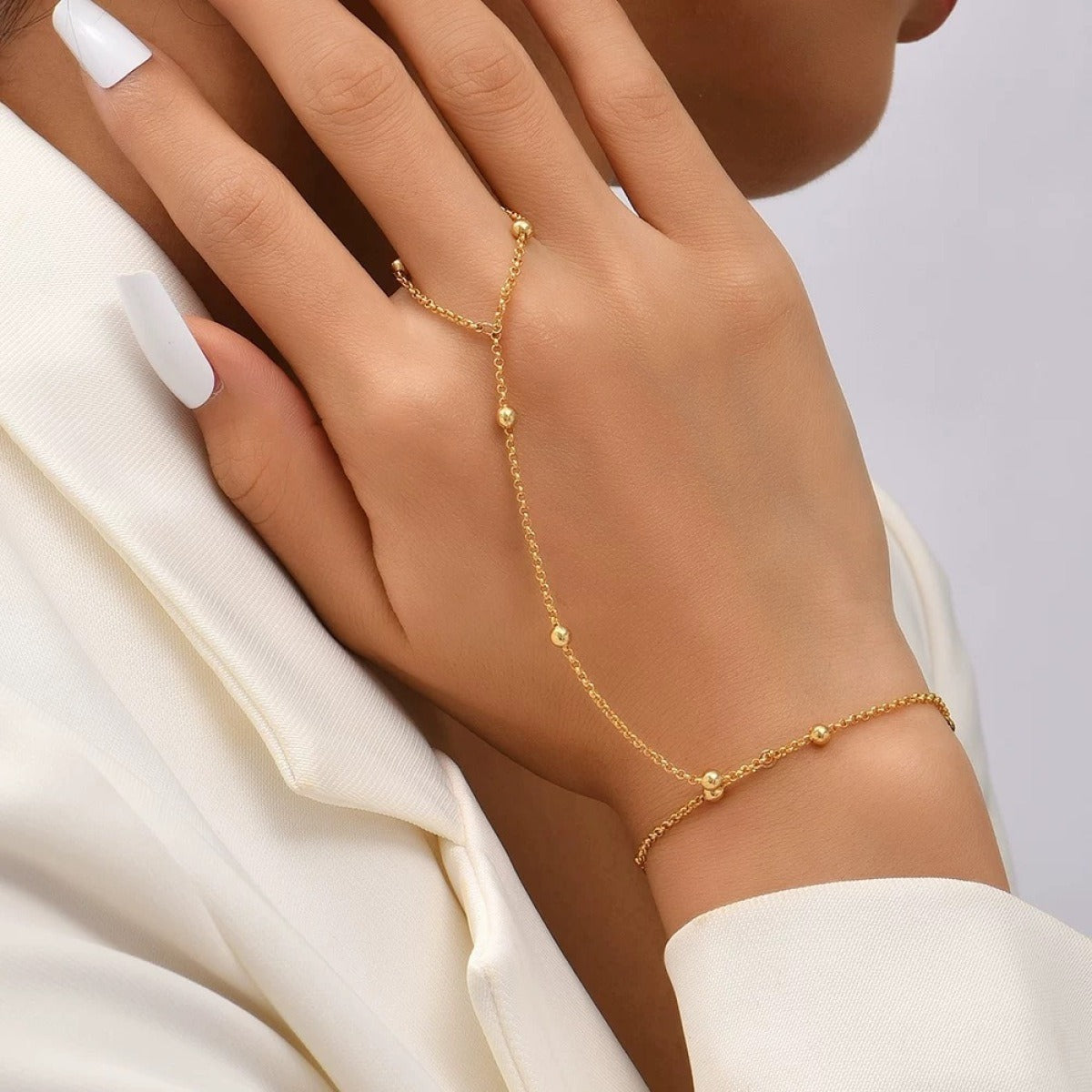 Lisa – Pulsera cadena de perlas y guantes