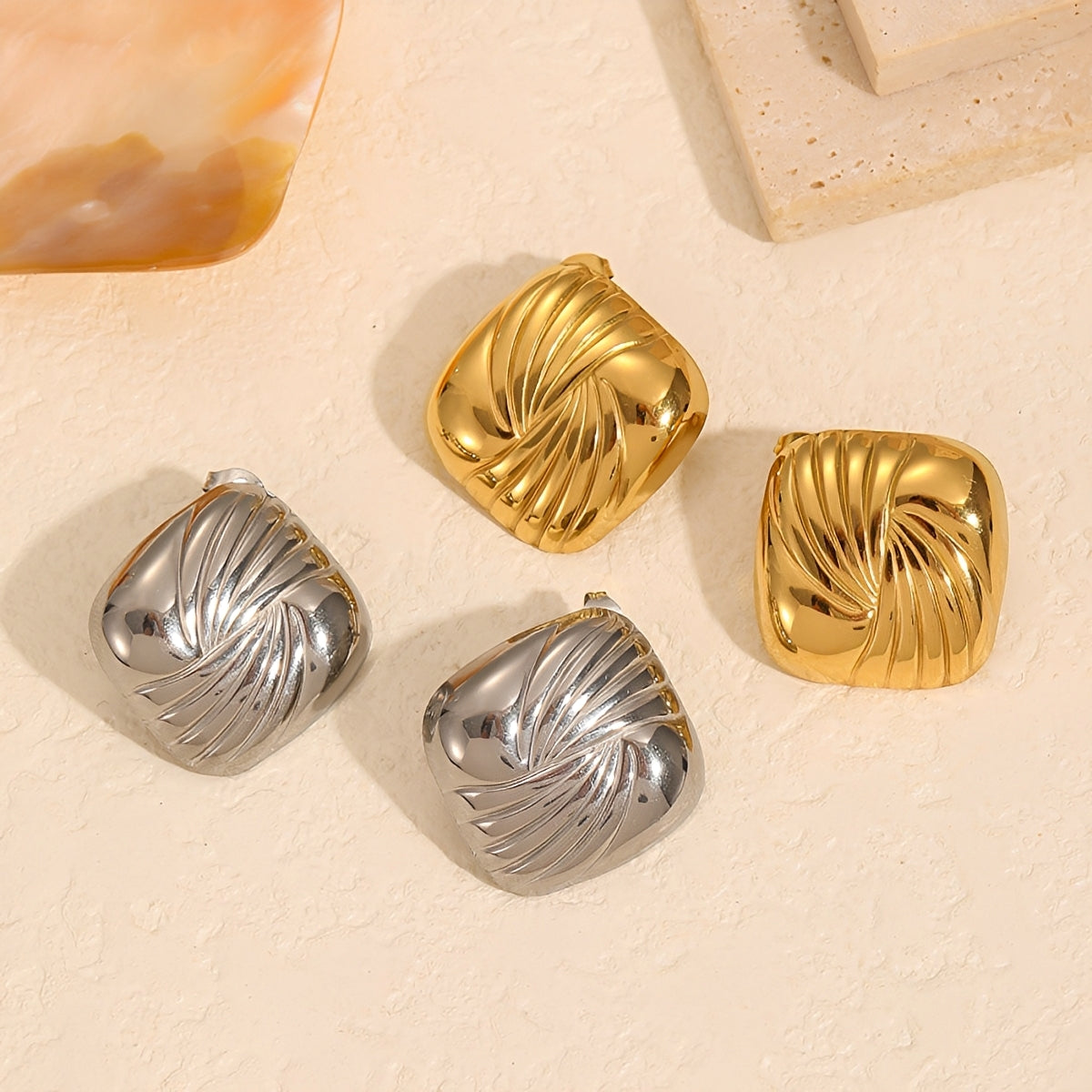 Kaia – Alfileres Geométricos de Acero de Titanio