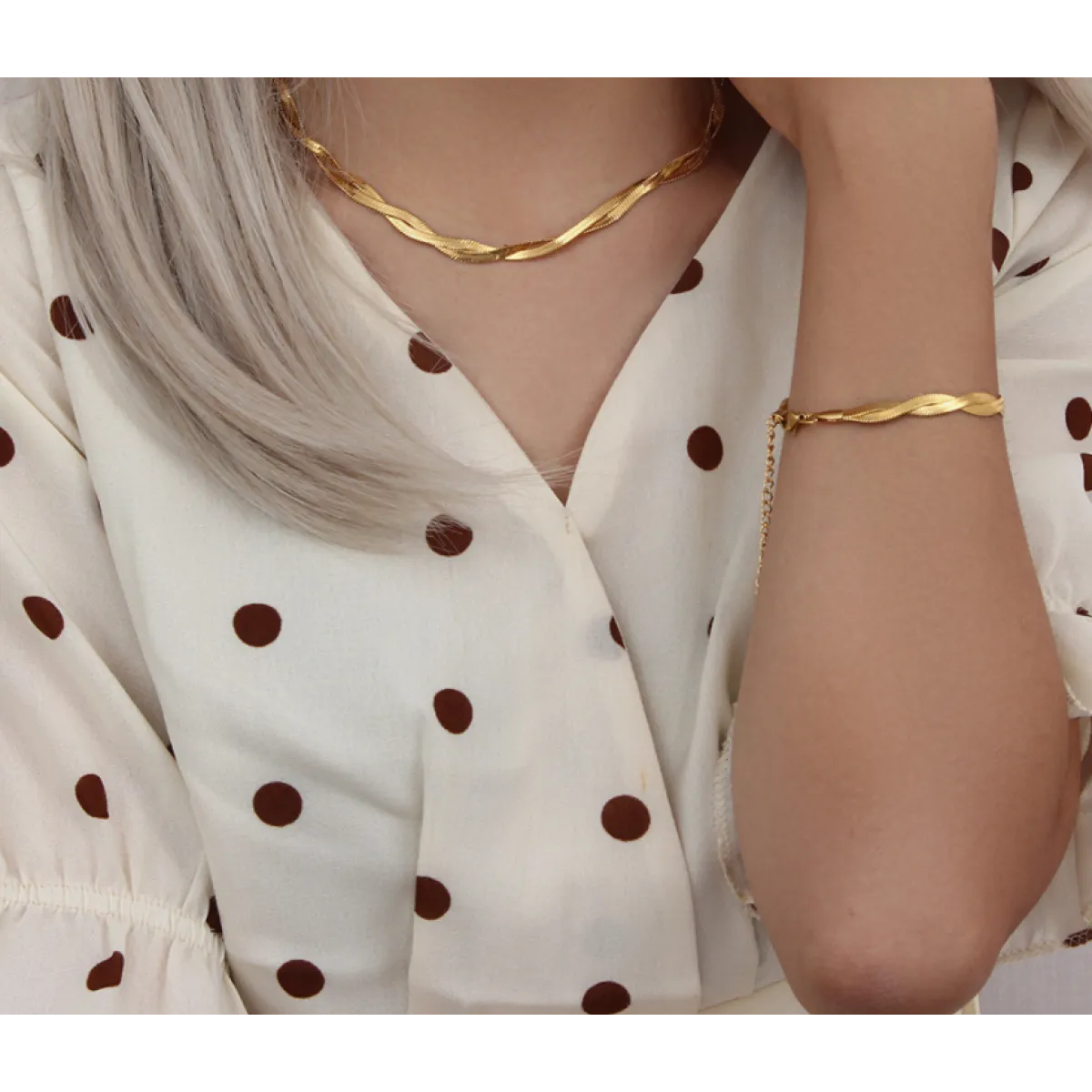 Alina – Conjunto de collar y pulsera elegante dorado entrelazado