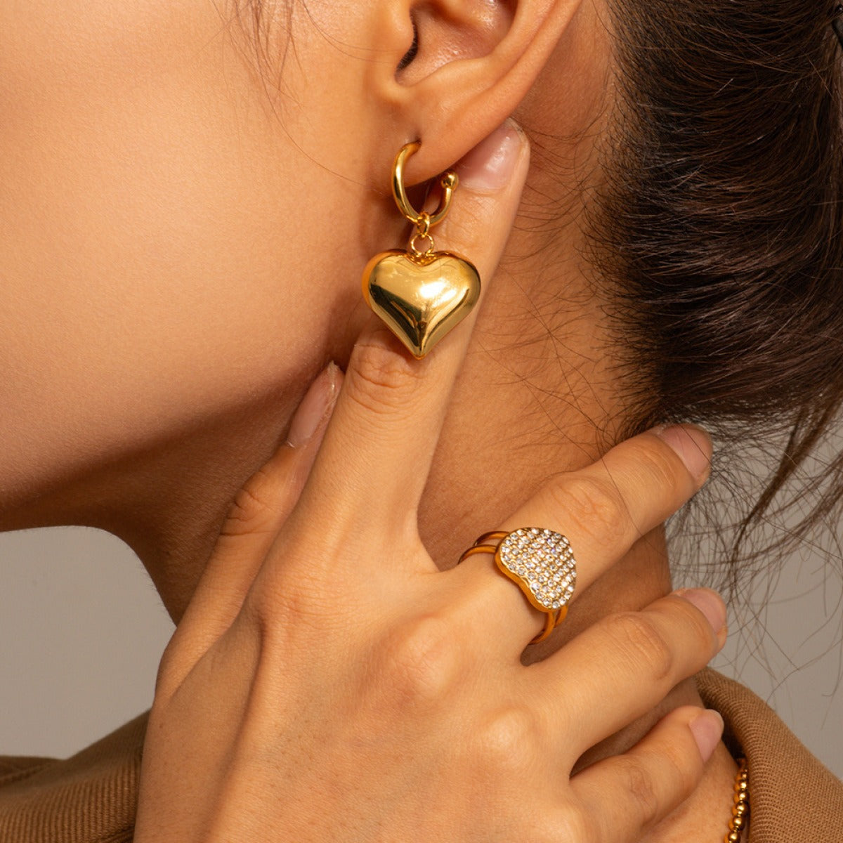Liza – Pendientes colgantes en forma de corazón dorados