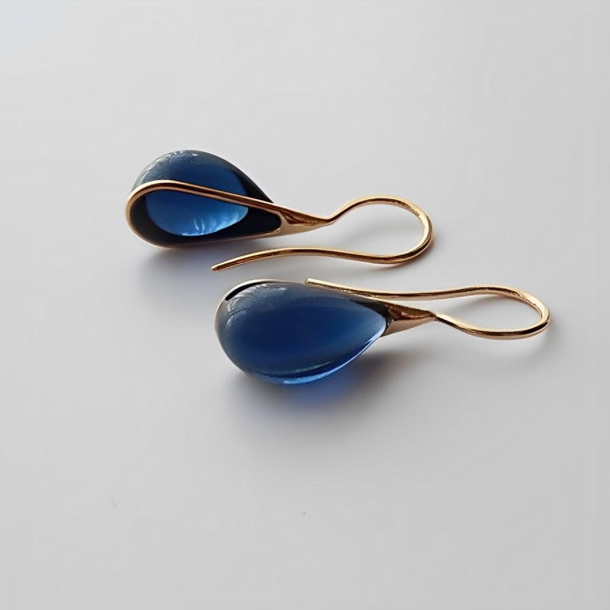 Karen – Pendientes colgantes de cristal dorado y plateado