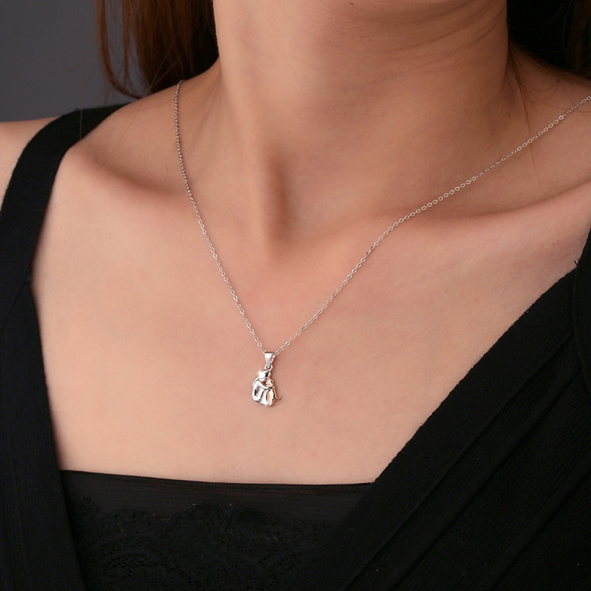 Luz – Collar con colgante de abrazo