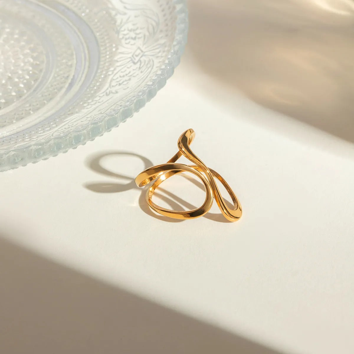 Dori – Anillo espiral irregular dorado abierto