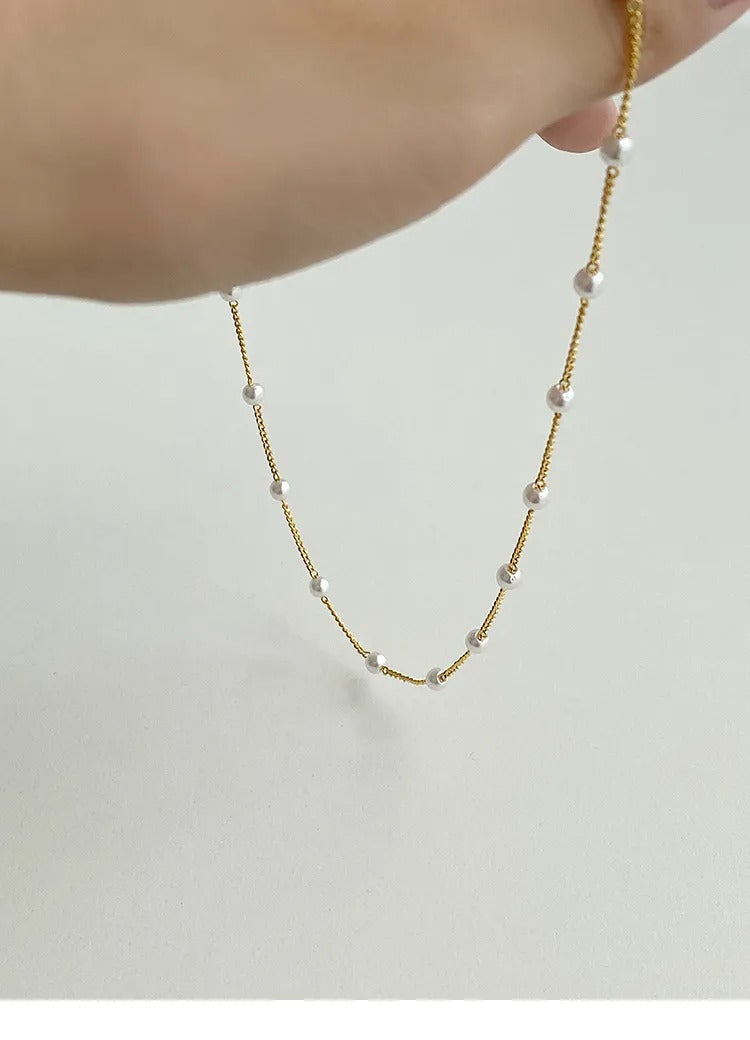 Yvaine – Collar de perlas con acabado dorado