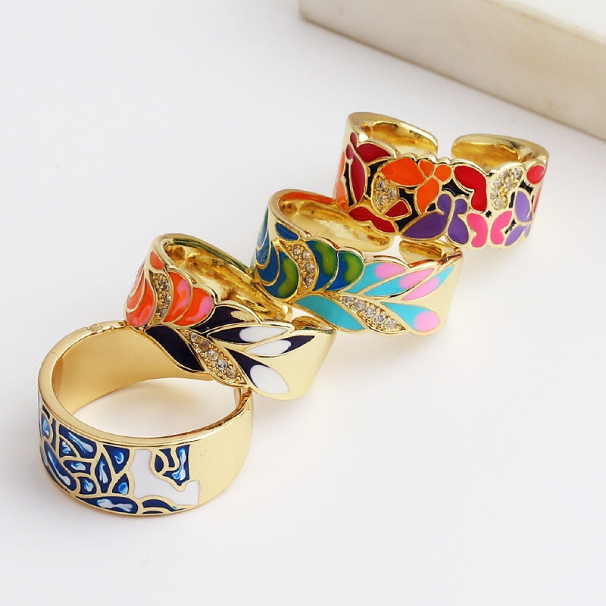 Kamille – Anillo Camille Grande Motivo de Hoja Azul