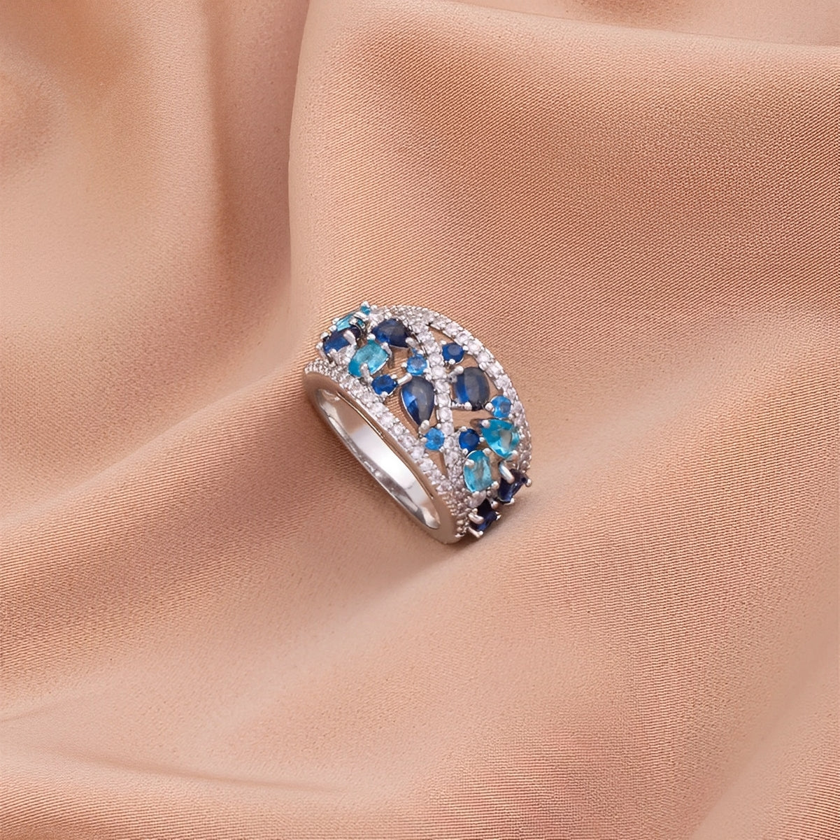 Julie – Anillo vintage con zirconia azul y detalle dorado