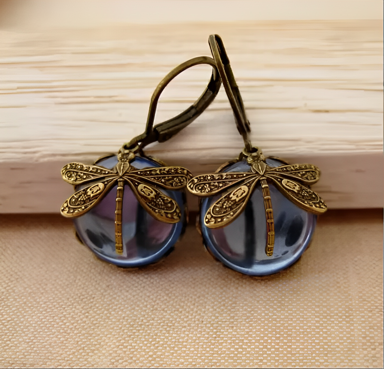 Elowen – Pendientes de libélula de estilo antiguo dorado