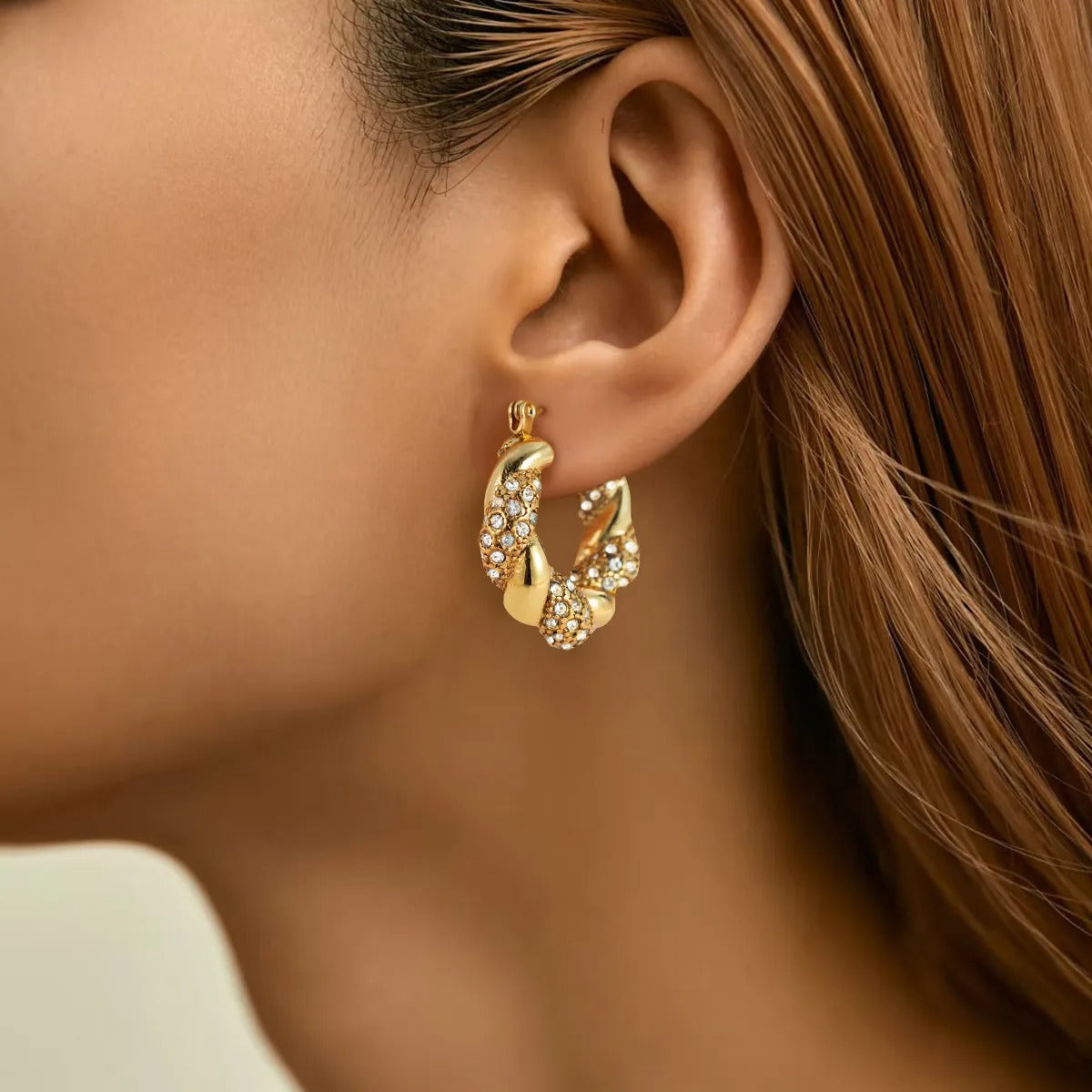 Alix – Pendientes U-Twist en oro