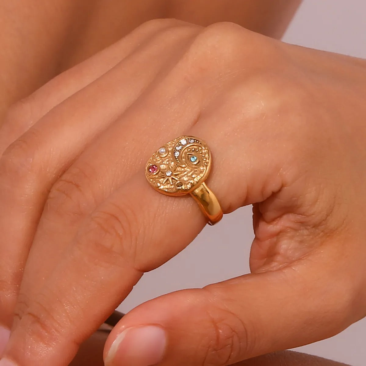 Solenya – Anillo cristal oro con motivo sol-luna
