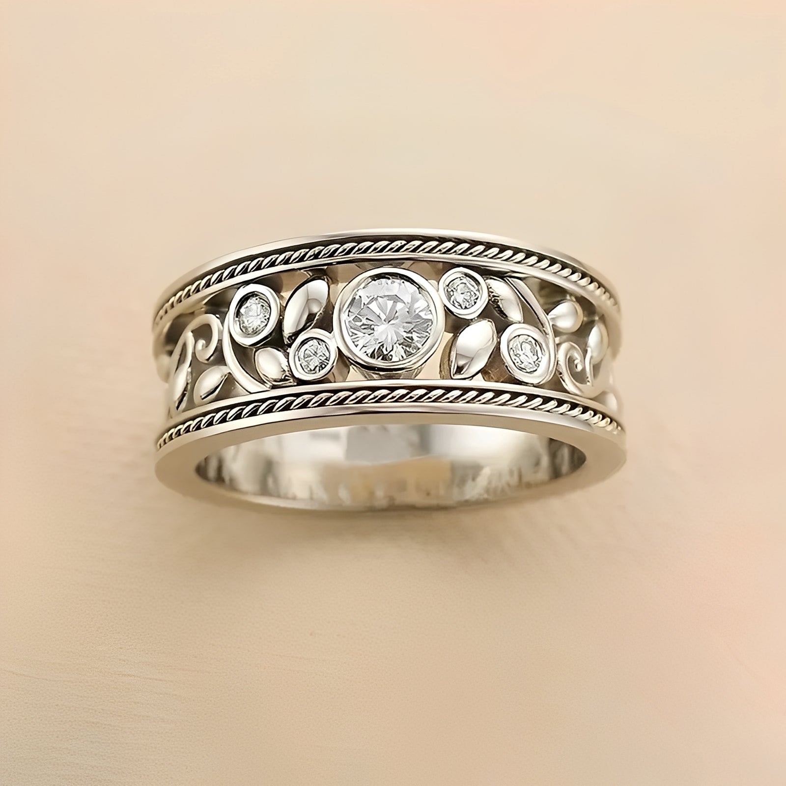 Nina – Anillo vintage de plata y circonio