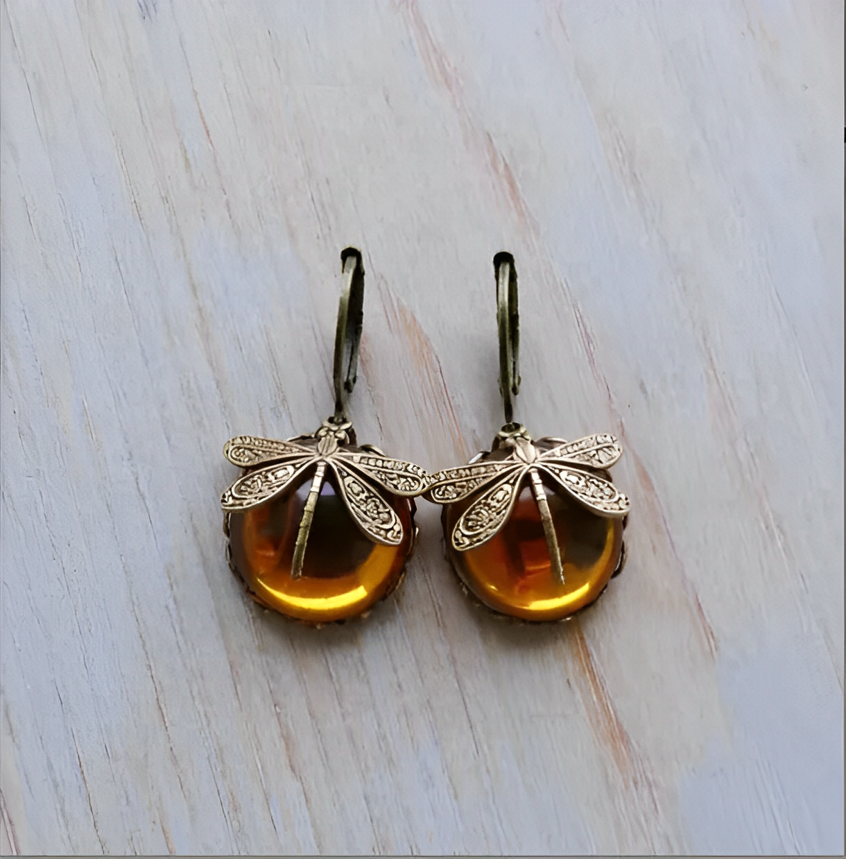 Elowen – Pendientes de libélula de estilo antiguo dorado