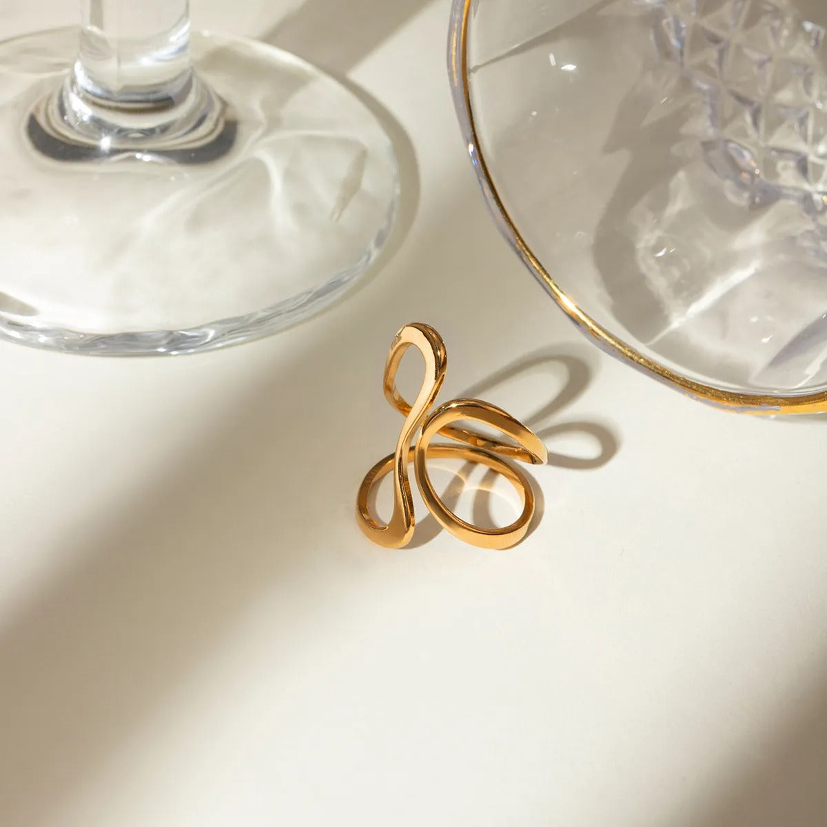 Dori – Anillo espiral irregular dorado abierto