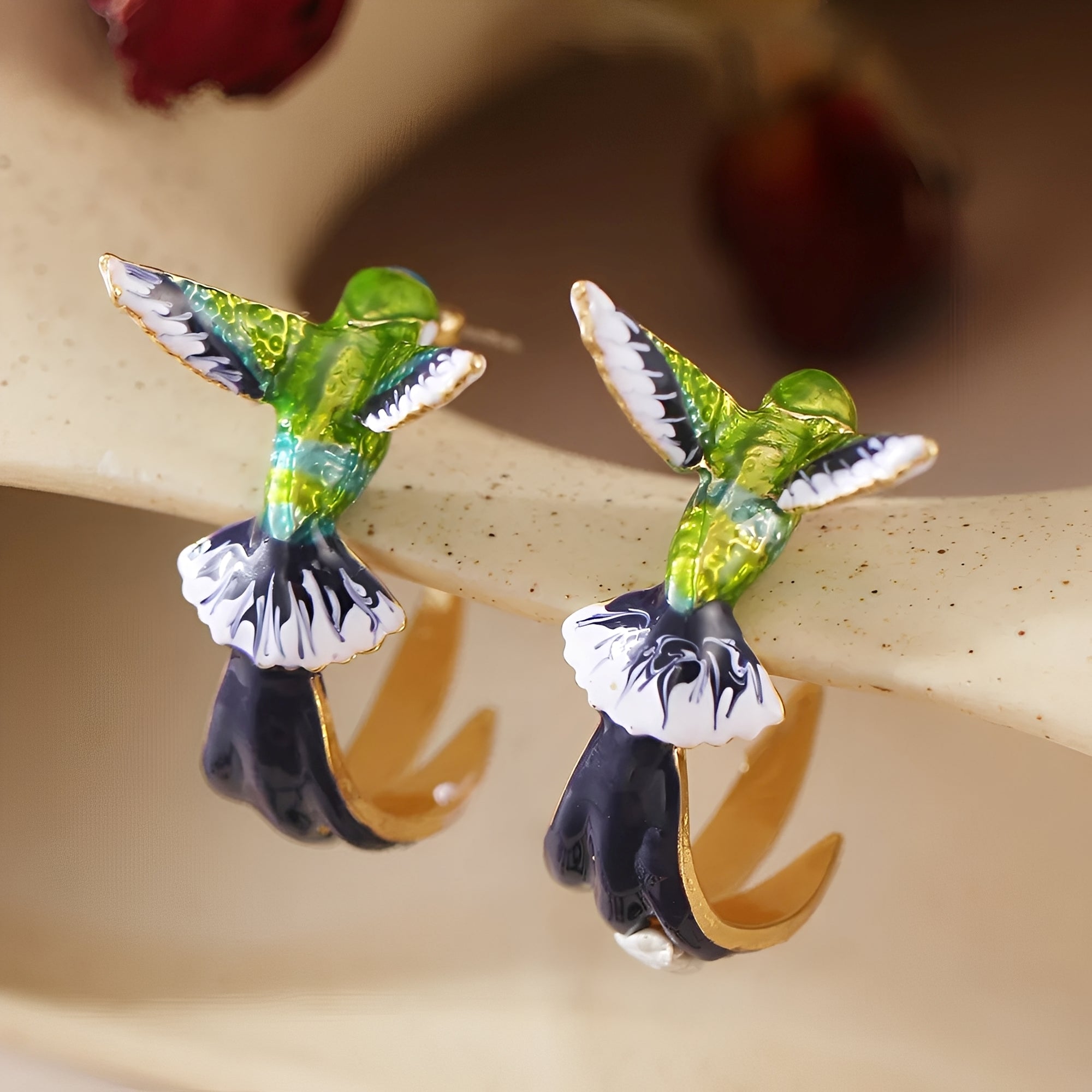 Wendy – Aros de colibrí esmaltados vintage