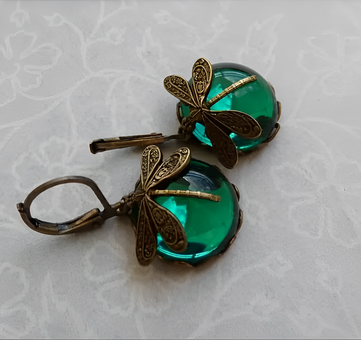 Elowen – Pendientes de libélula de estilo antiguo dorado