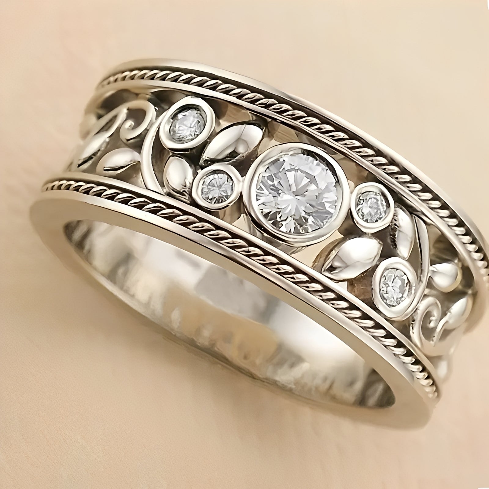 Nina – Anillo vintage de plata y circonio