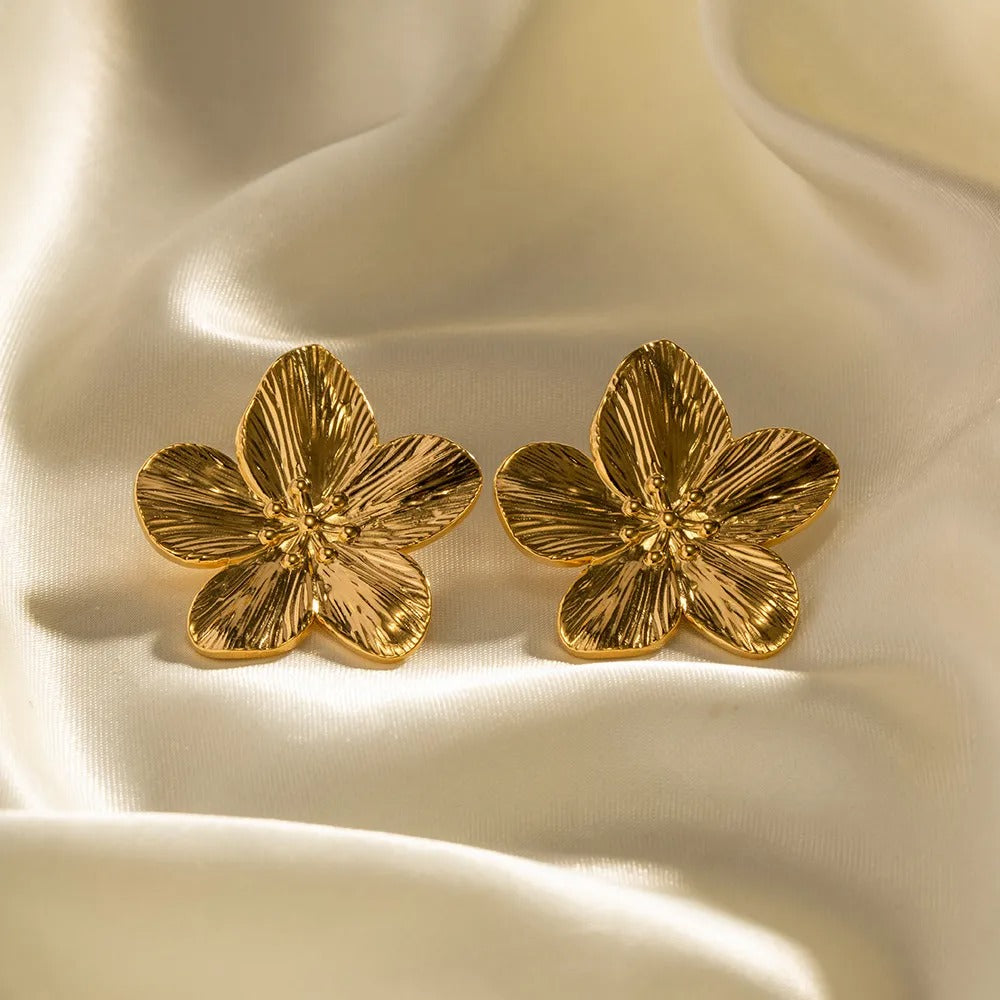 Rianne – Pendientes flor en oro