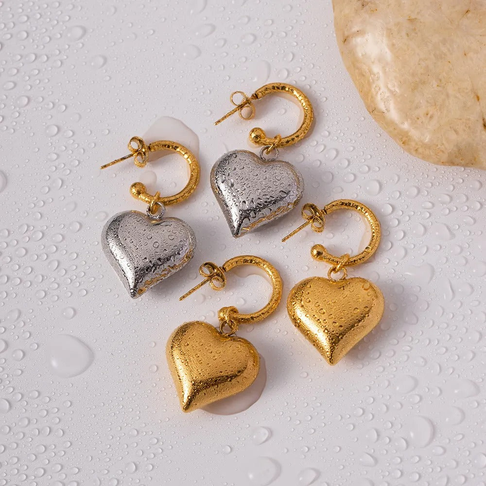 Liza – Pendientes colgantes en forma de corazón dorados
