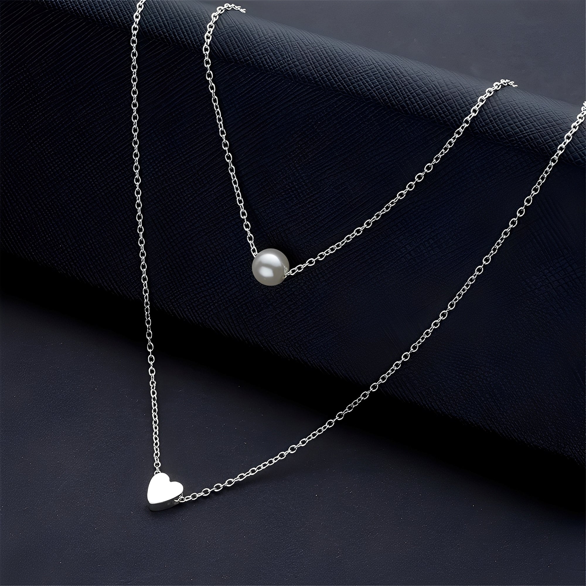 Julia – Collar Elegante de Perlas y Corazones