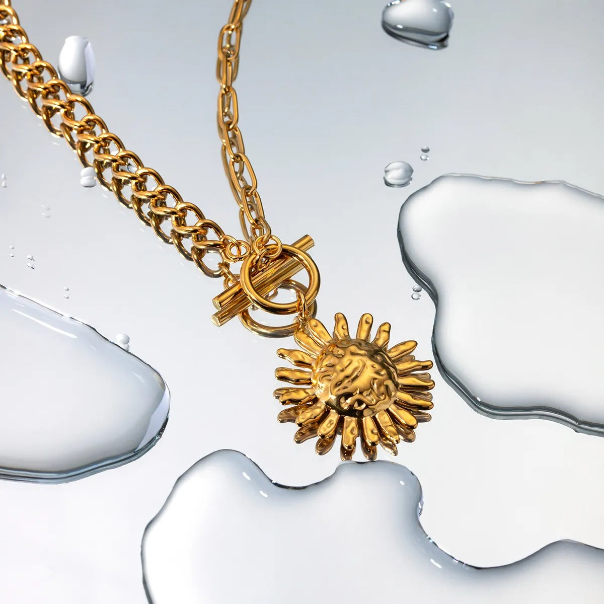 Milly – Collar statement flor de girasol dorada