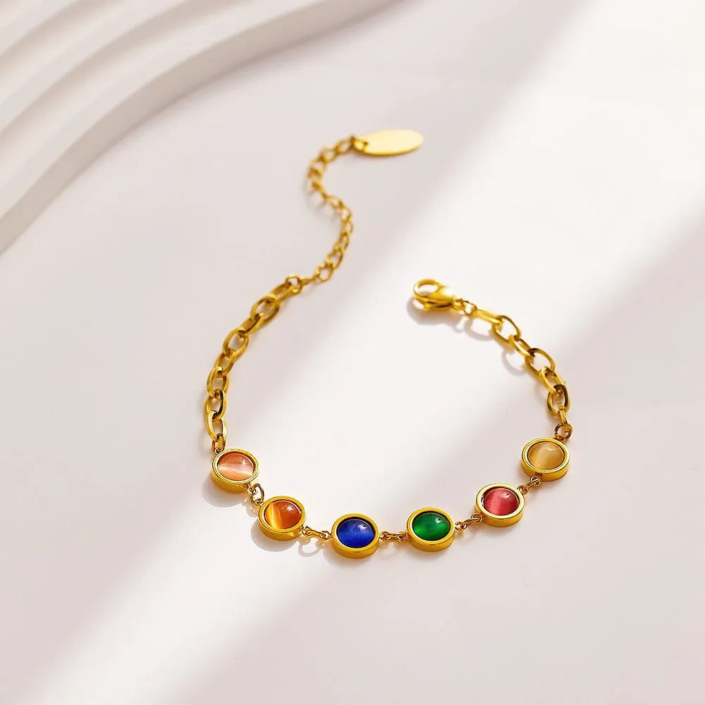 Maisie – Pulsera Dorada con Piedra de Color