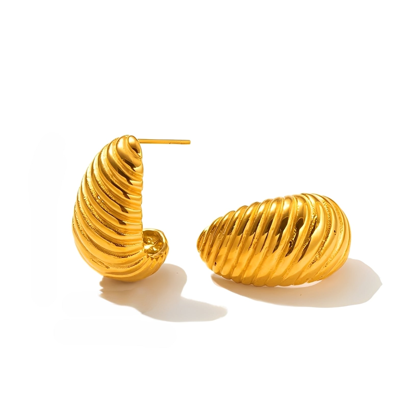 Alice – Pendientes elegantes chapados en oro